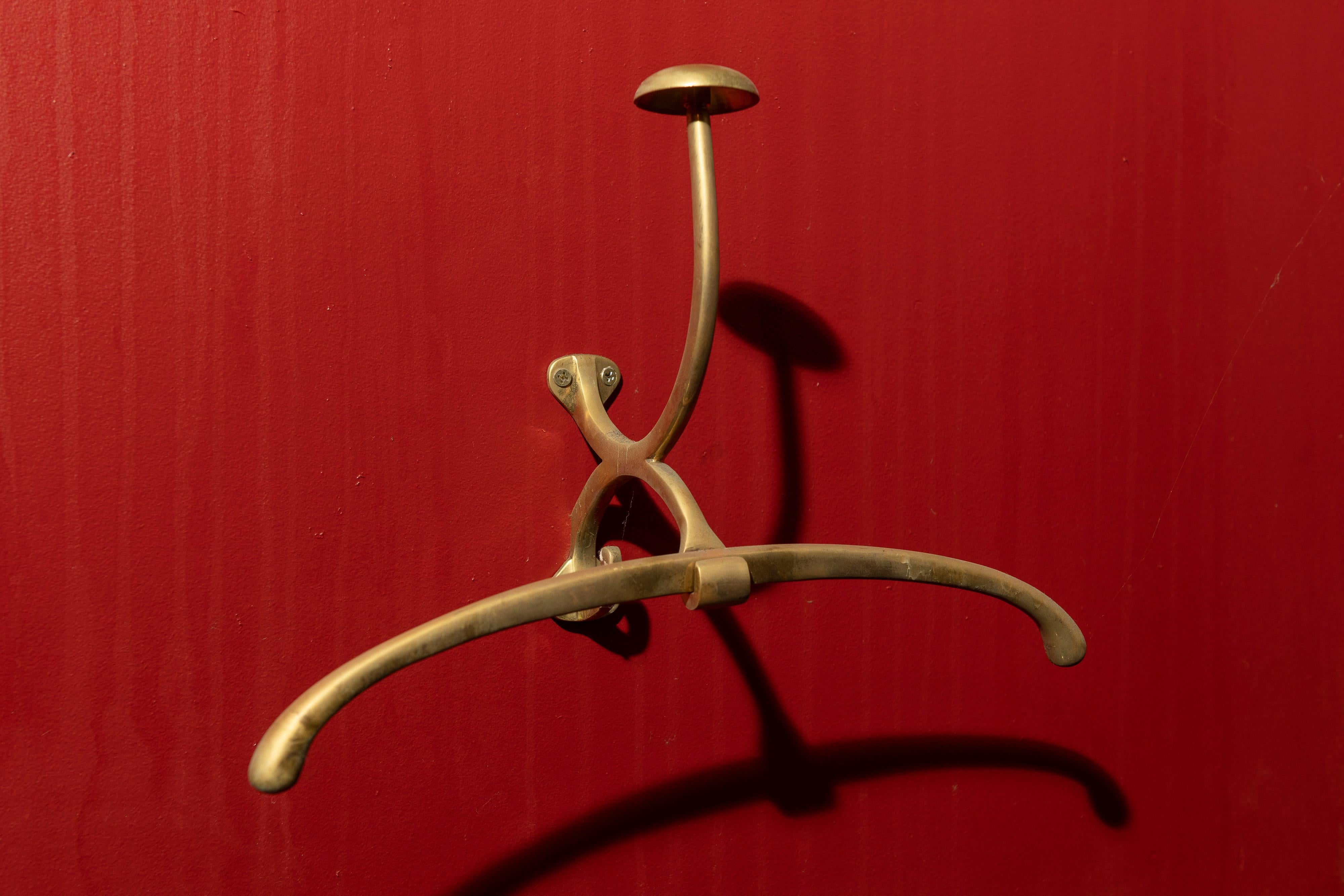 Vintage Brass Valet Coat and Hat Hanger In Good Condition In San Francisco, CA