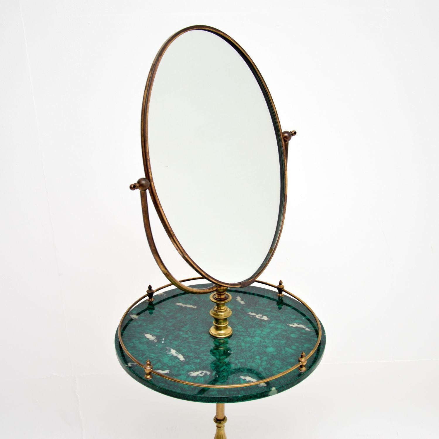 Britannique Table de toilette vintage en laiton avec miroir par Peerage en vente