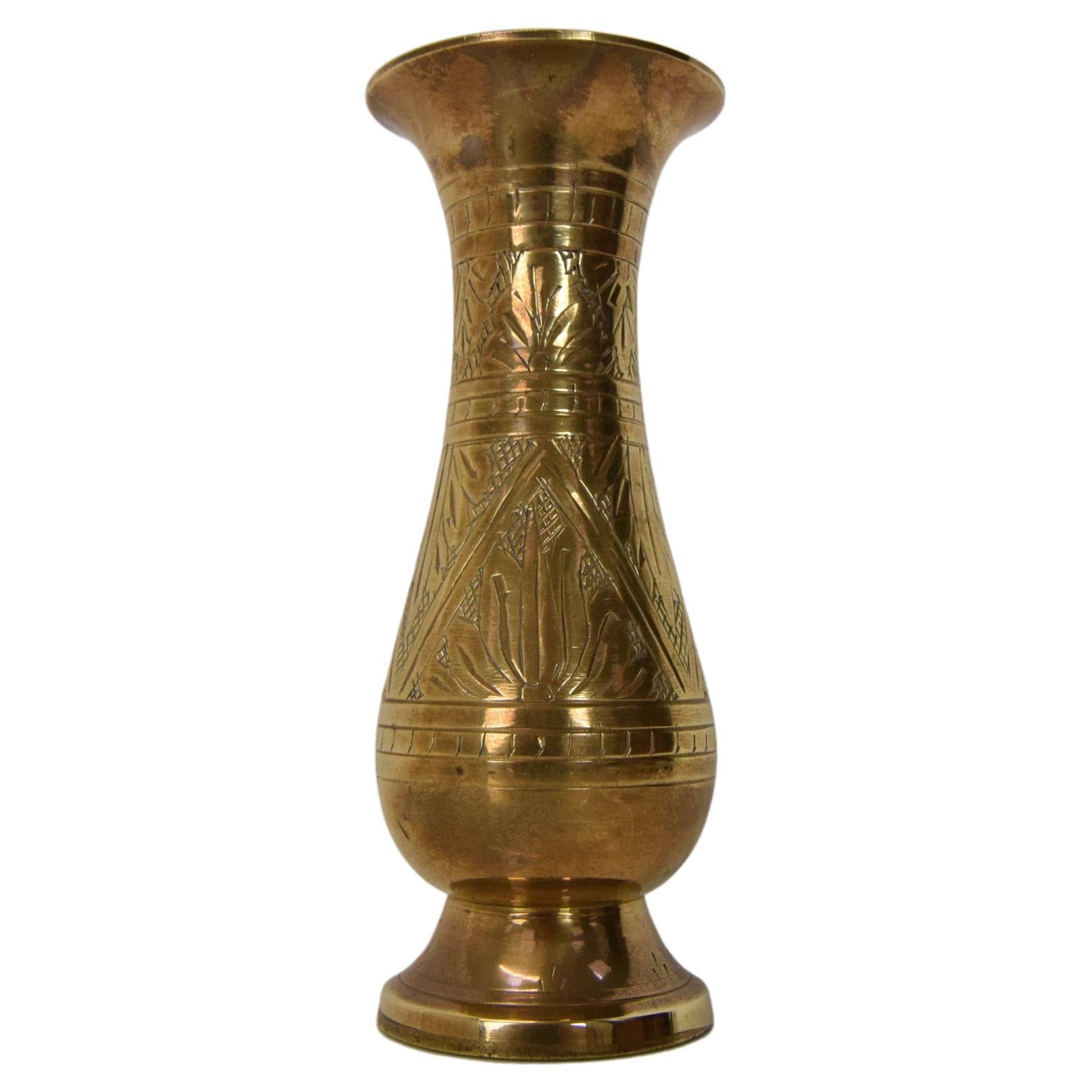 Vase en laiton vintage d'Inde, années 1960.  en vente