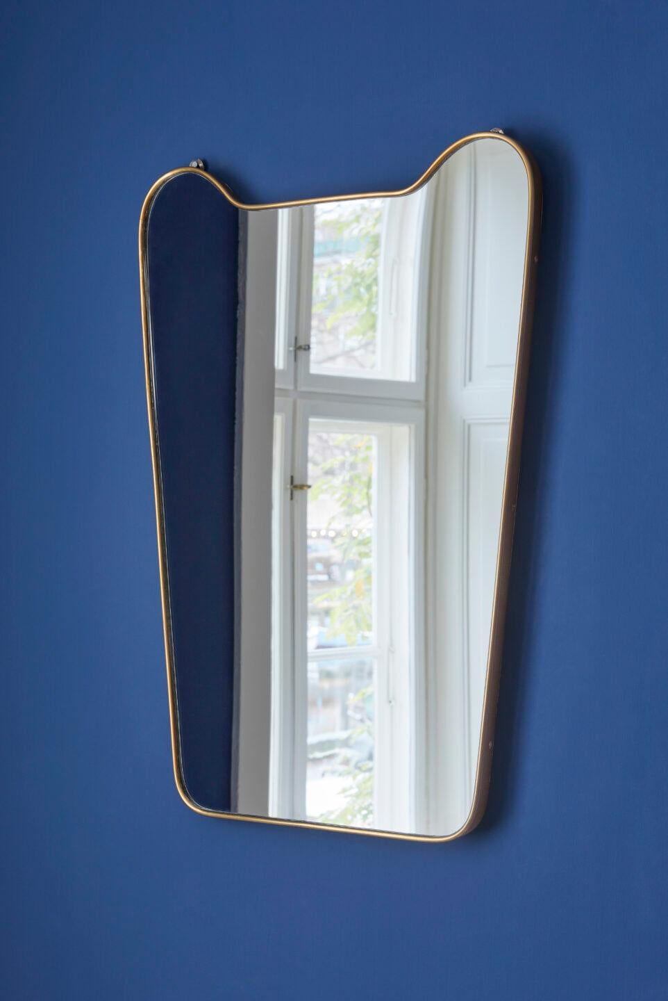 Italy, 1950's.

Brass mirror.

Measures: H 110 x W 50 x D 3 cm.
 