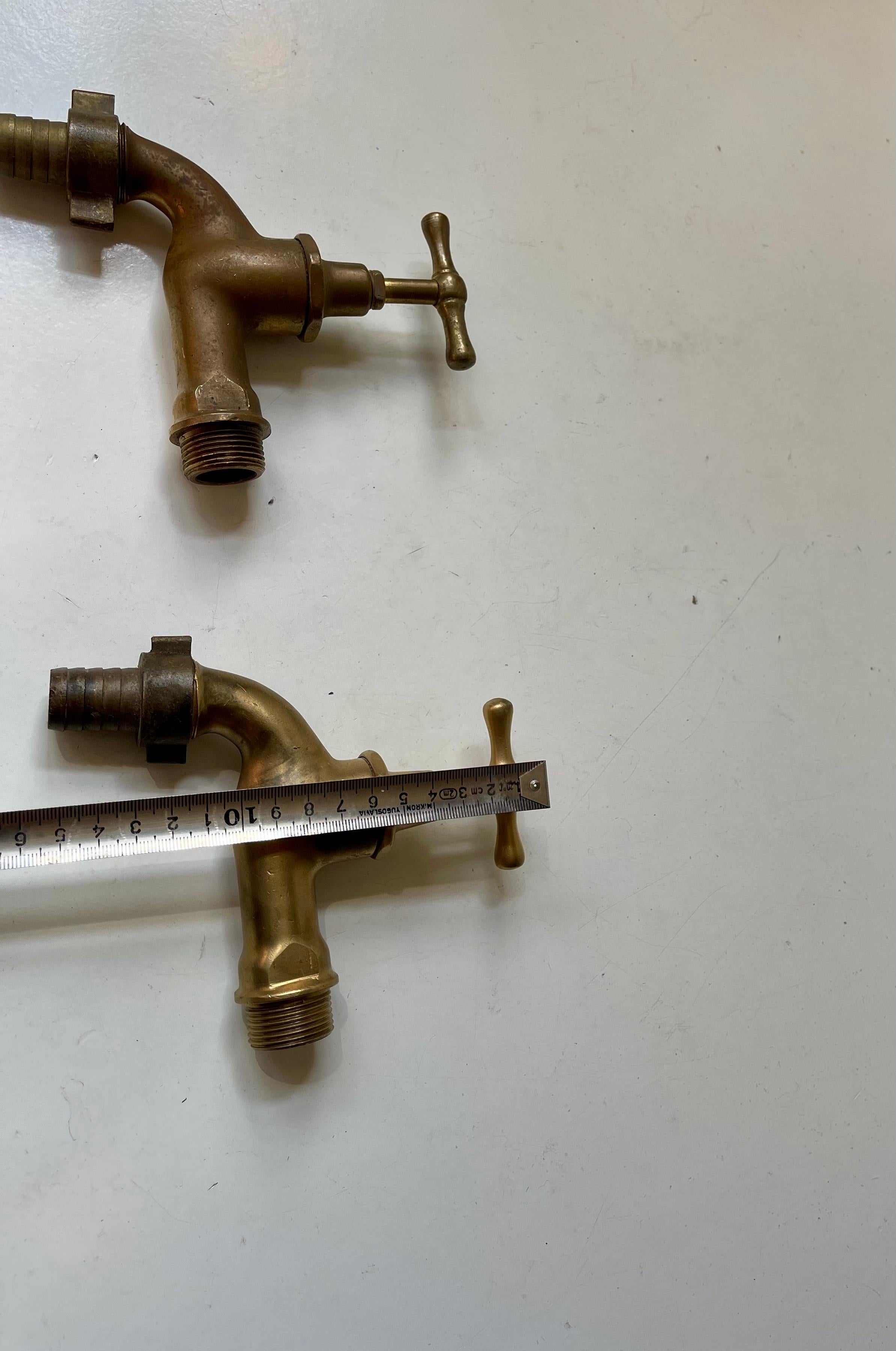 Robinet d'eau vintage en laiton, 1950s, Set of 2 en vente 1