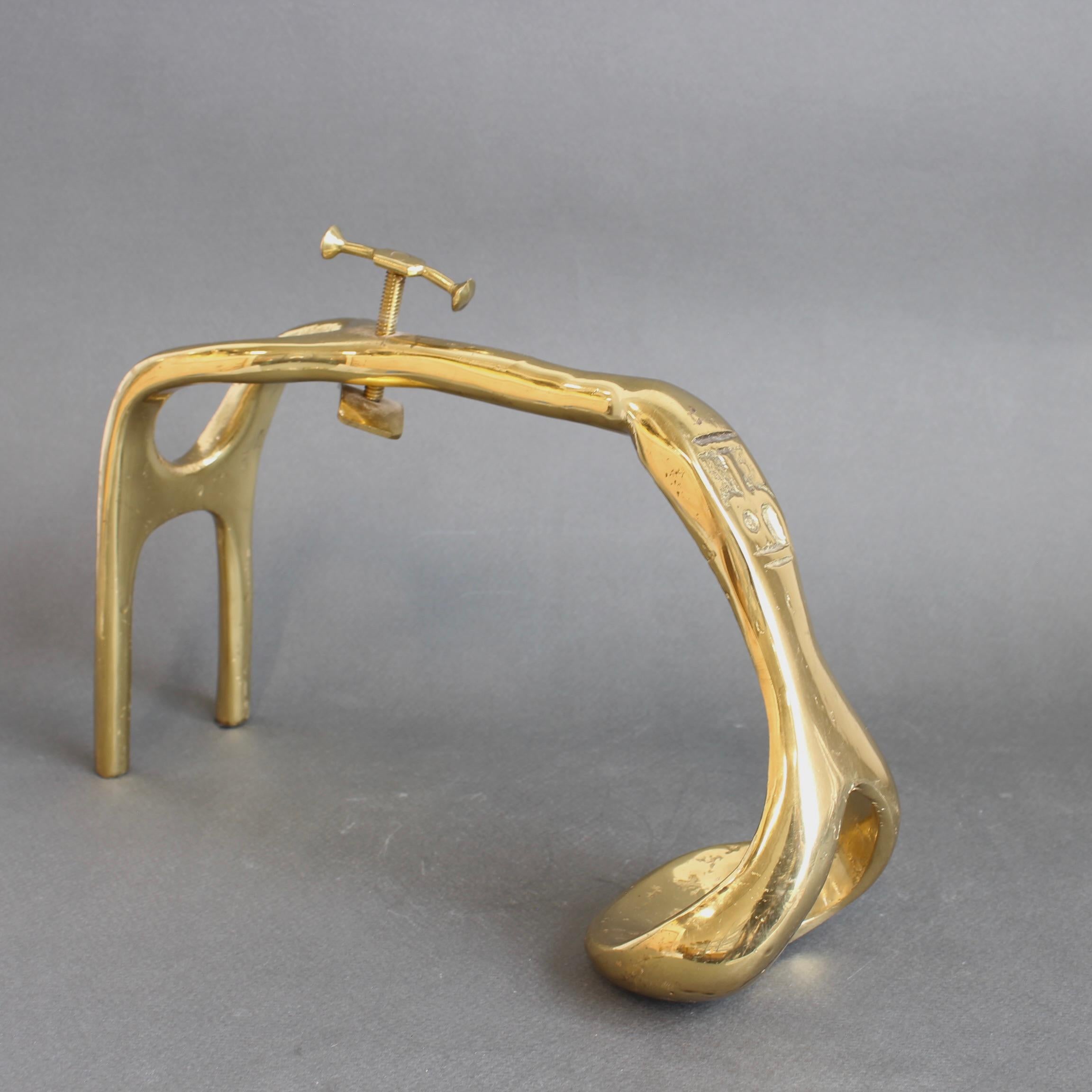 Vintage Messing Weinflaschenausgießer und Display Stand von David Marshall im Angebot 1