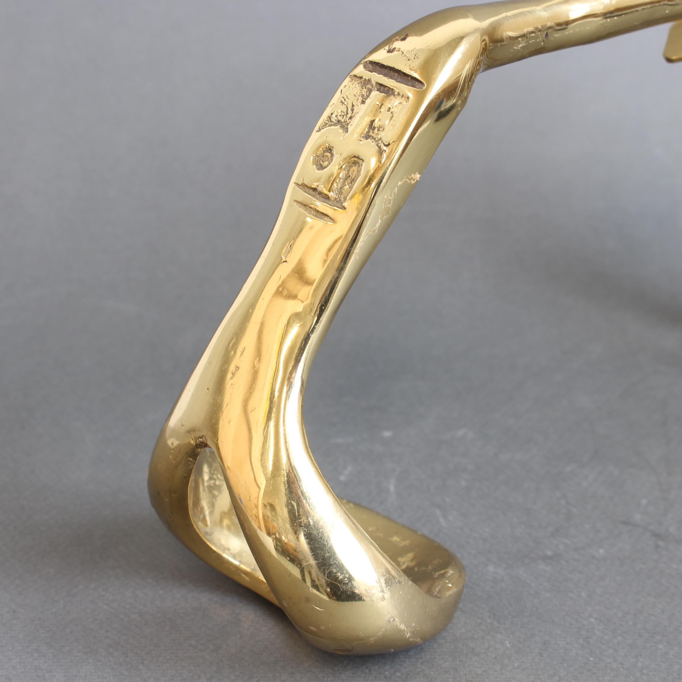 Vintage Messing Weinflaschenausgießer und Display Stand von David Marshall im Angebot 4