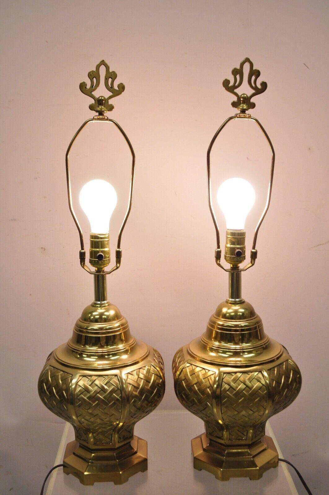 Vintage Brass Woven Basket Basketweave Hollywood Regency Table Lamps, a Pair For Sale 6