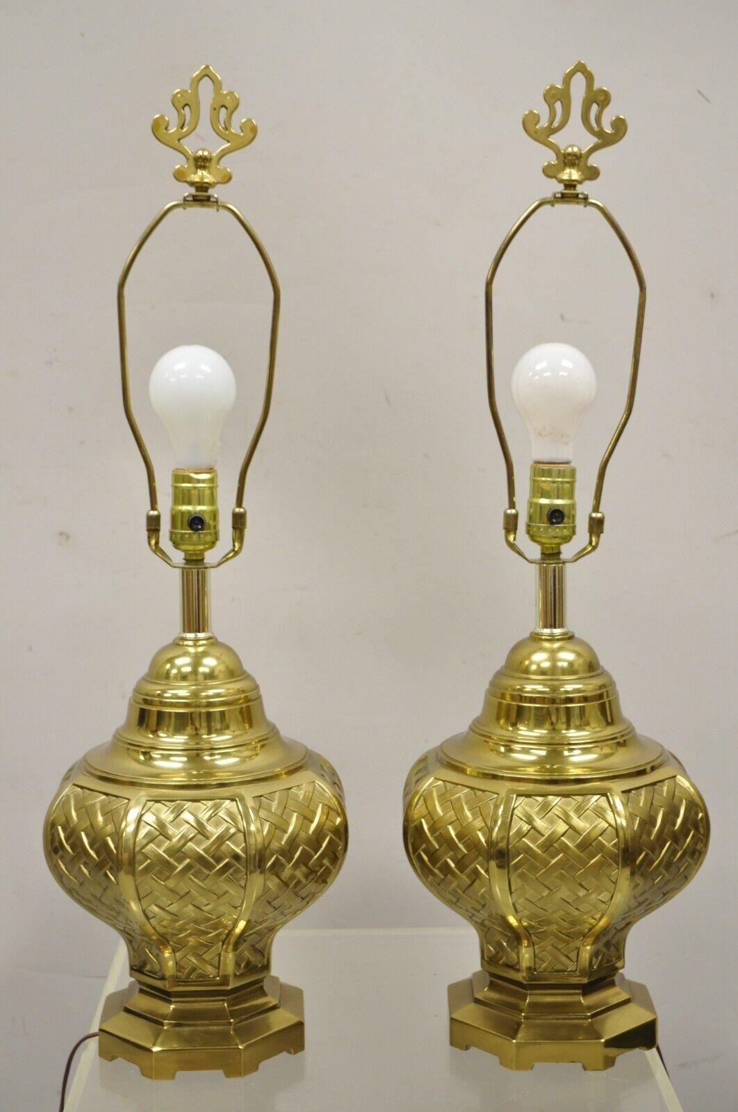 Vintage Brass Woven Basket Basketweave Hollywood Regency Table Lamps, a Pair For Sale 1