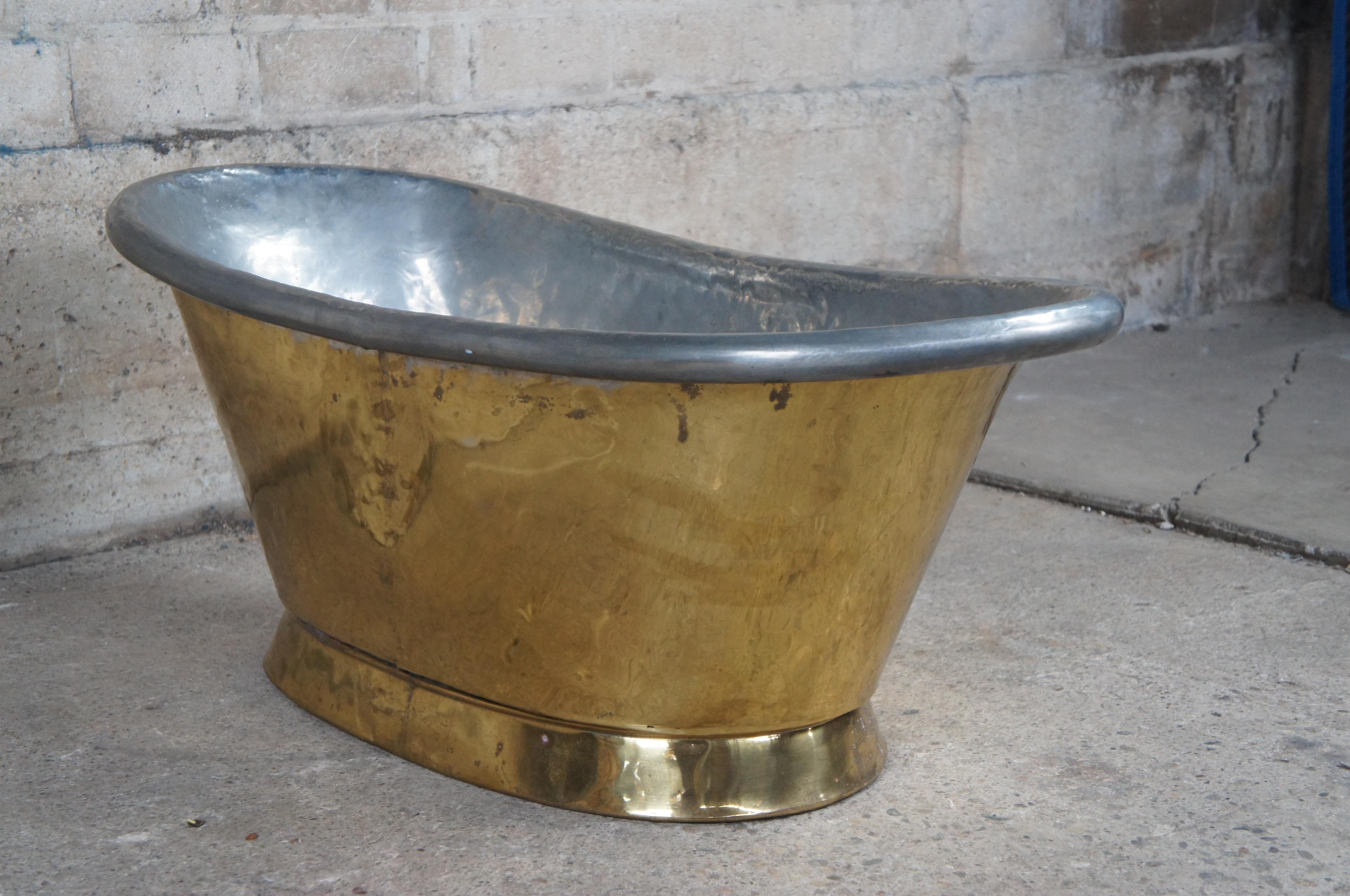 Vintage Brass & Zinc Bathtub Form Ice Drink Bucket Beverage Tub Wine Chiller In Good Condition In Dayton, OH