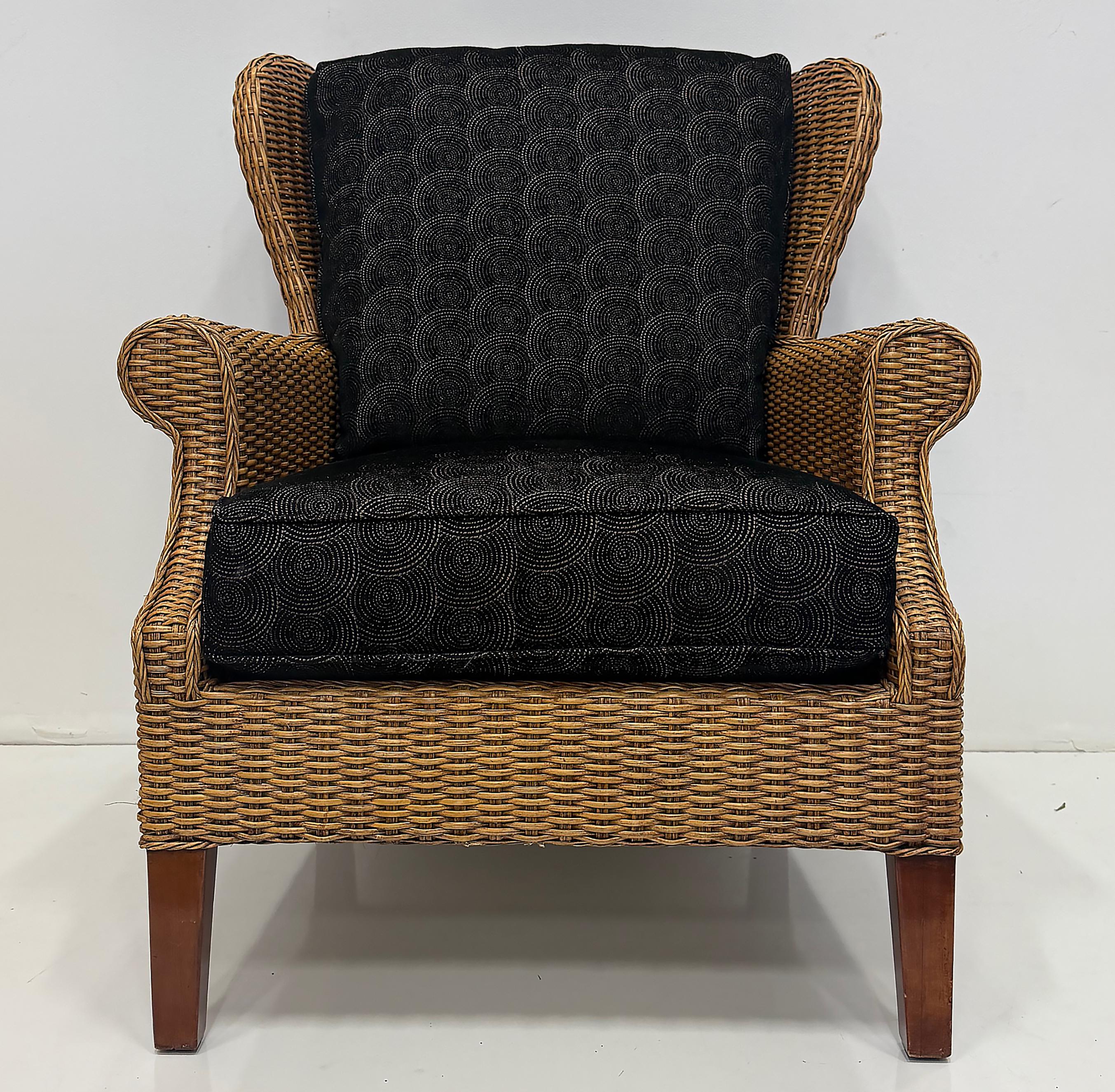 Vintage Braxton Culler Havanna gewebt Rattan Wingback Stühle, Paar

Zum Verkauf angeboten wird eine elegante und maßgeschneiderte Paar Vintage geflochtenen Rattan 