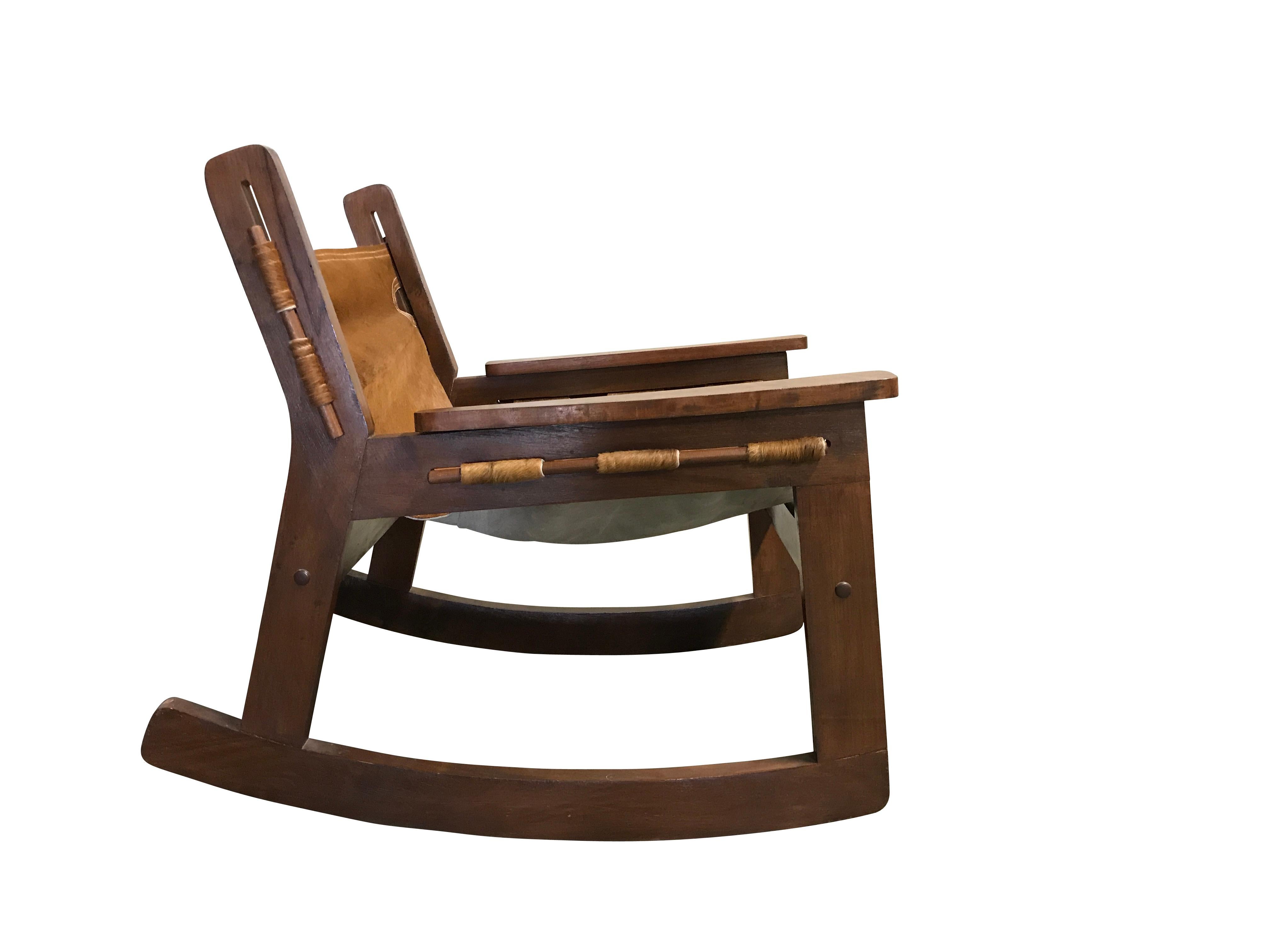 Midcentury Brazilian rosewood rocking chair with cowhide leather.

Beautiful timeless piece and manufactured with quality materials.

It was used as a decorative piece by it's previous owner which results in a very good condition today.

1950s