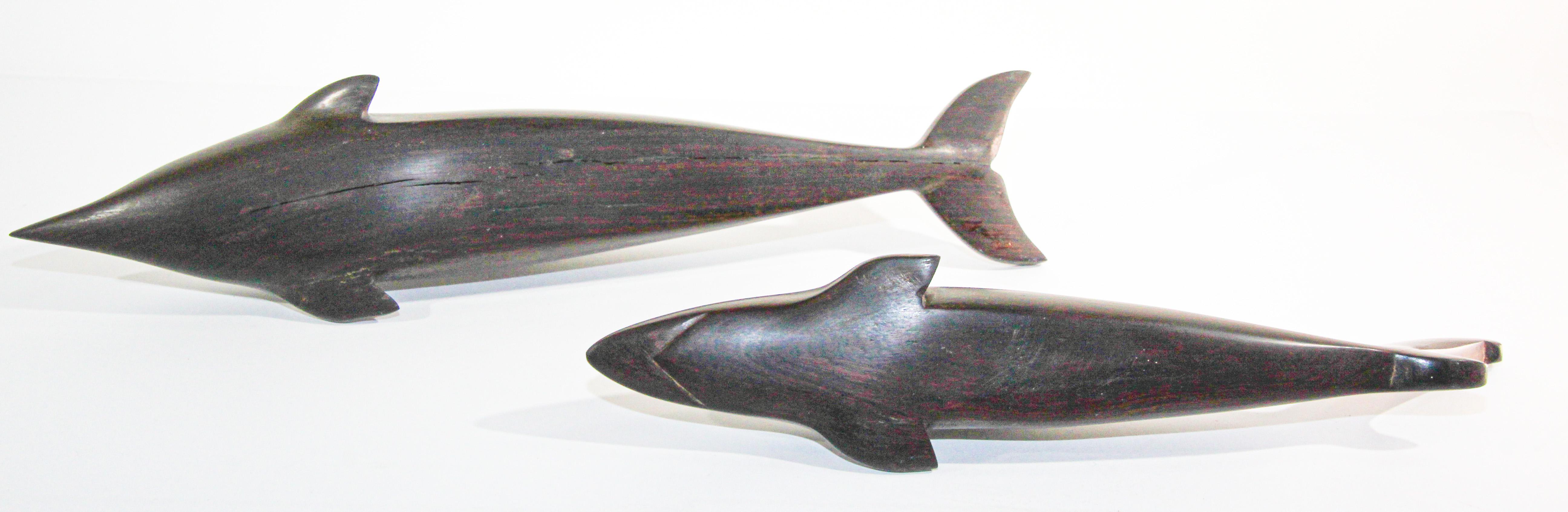 Sculpture brésilienne vintage en bois de fer sculpté à la main d'une baleine et d'un requin en vente 2