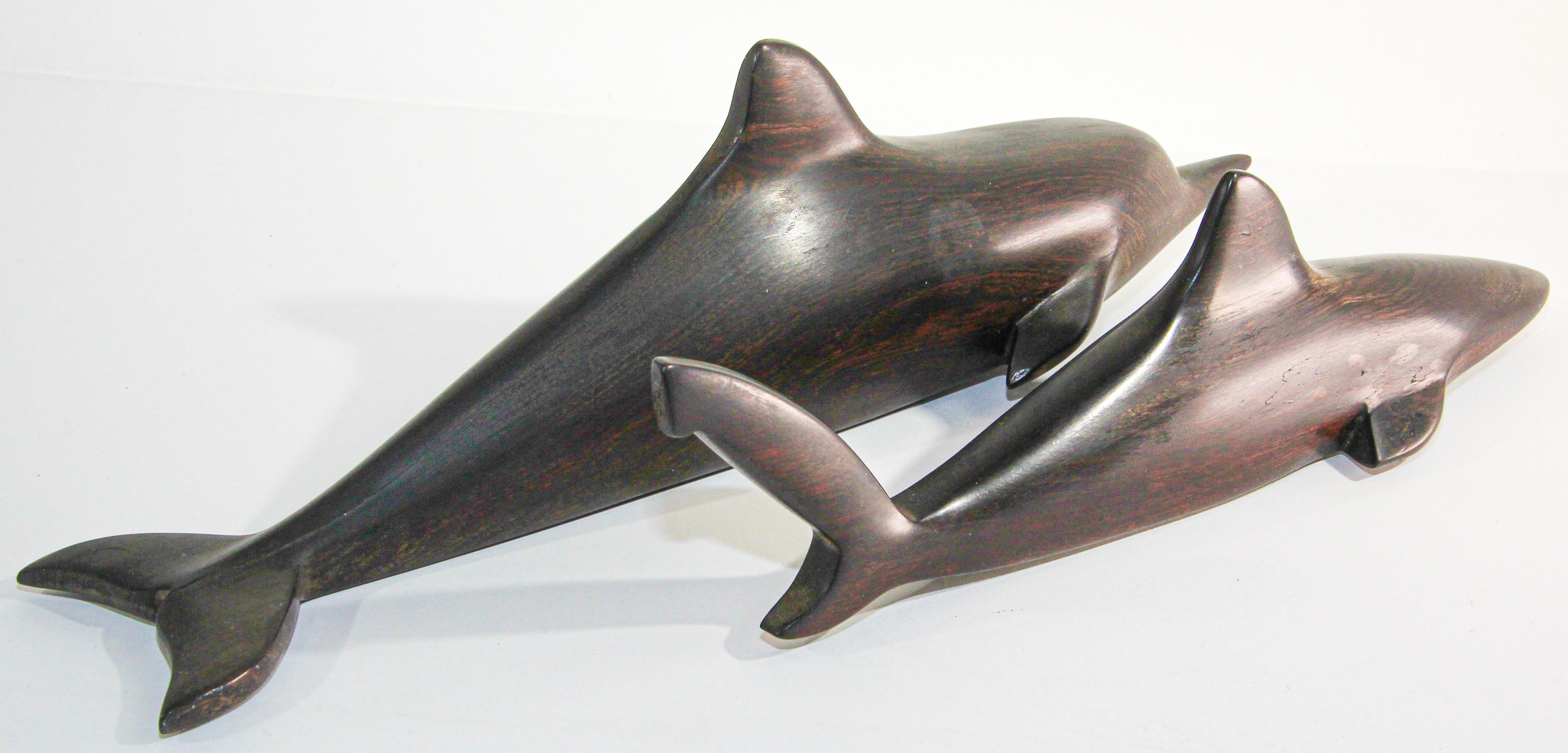 Sculpture brésilienne vintage en bois de fer sculpté à la main d'une baleine et d'un requin en vente 11