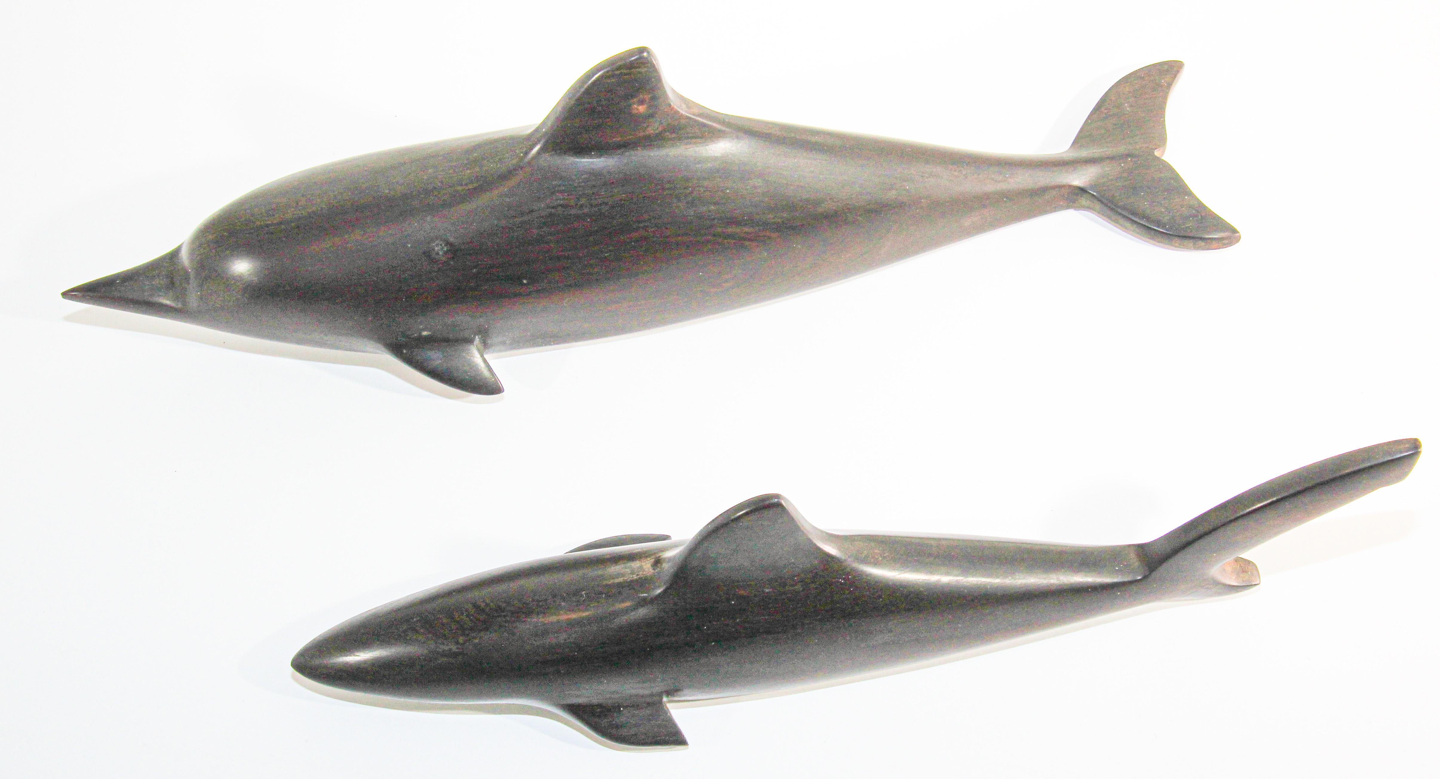 20ième siècle Sculpture brésilienne vintage en bois de fer sculpté à la main d'une baleine et d'un requin en vente