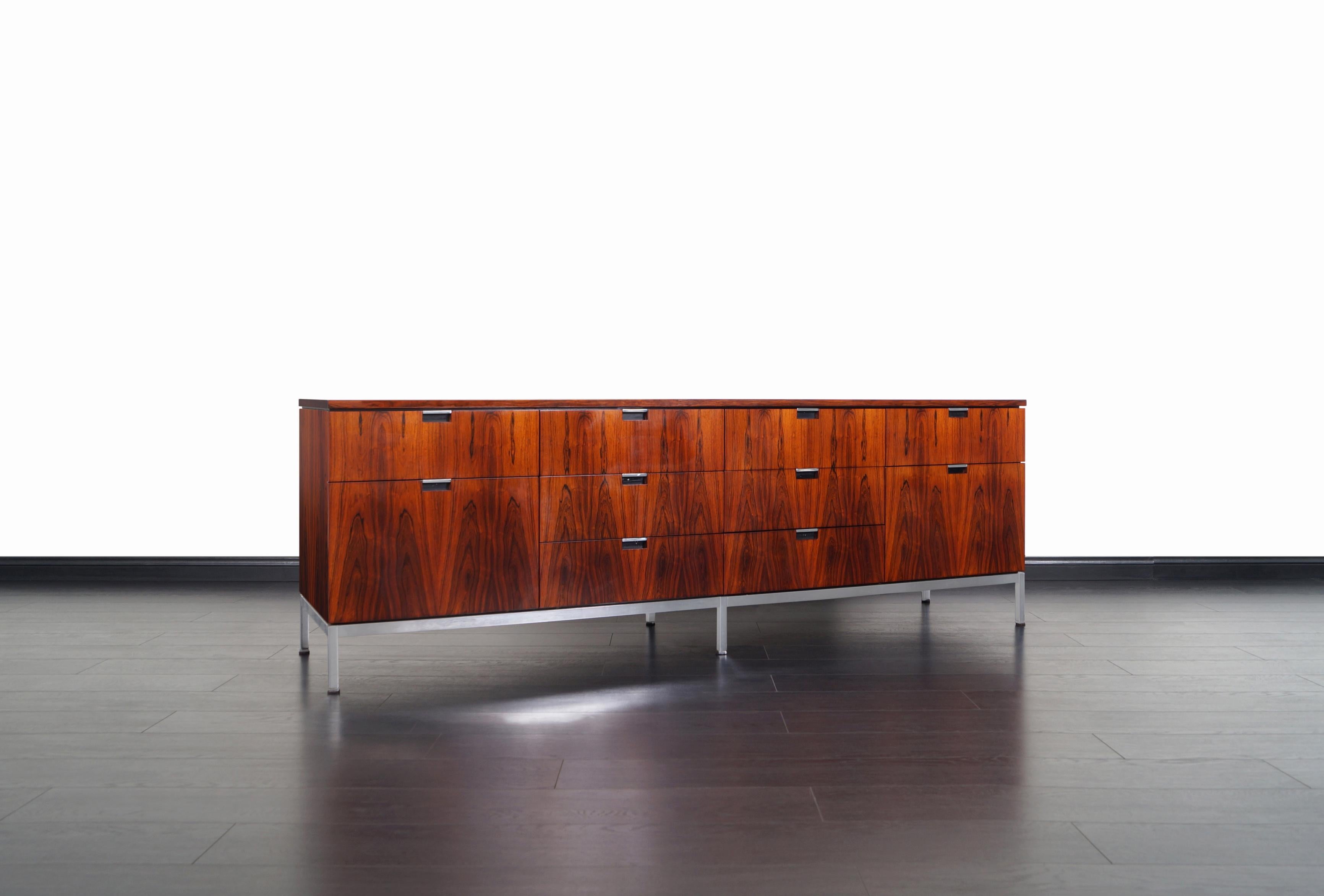 Exceptional vintage rosewood credenza designed by architect and furniture designer Florence Knoll for Knoll International in the United States, circa 1960s. This iconic design is equipped with smart storage facilities, such as eight drawers with