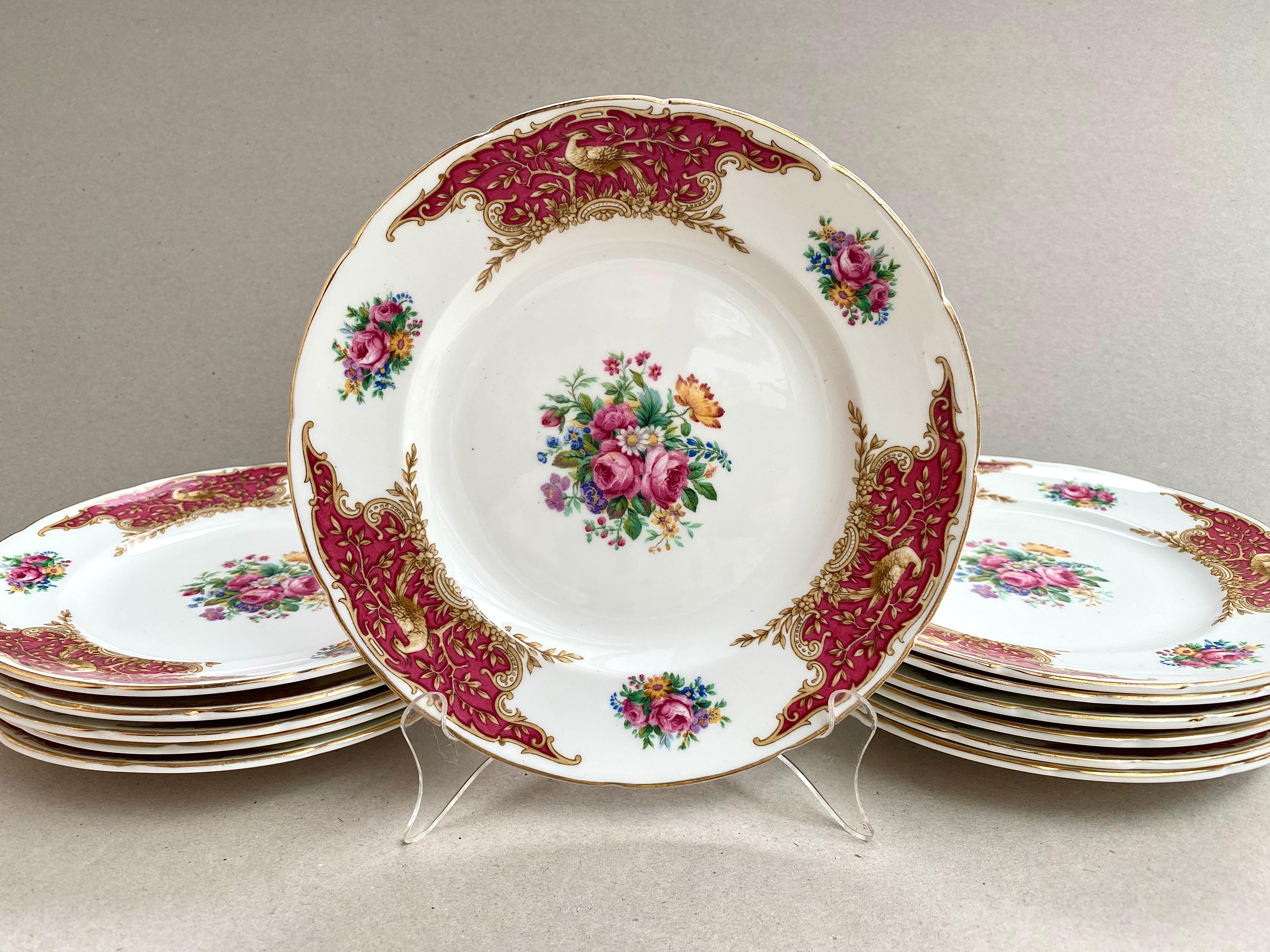 Excellent English porcelain bread and butter plates from the EB Foley Bone China manufacture. Circa 1960s.

A lot of delicacy in the design and realization of these plates. On a white background, a bouquet of roses is in the center of the plate