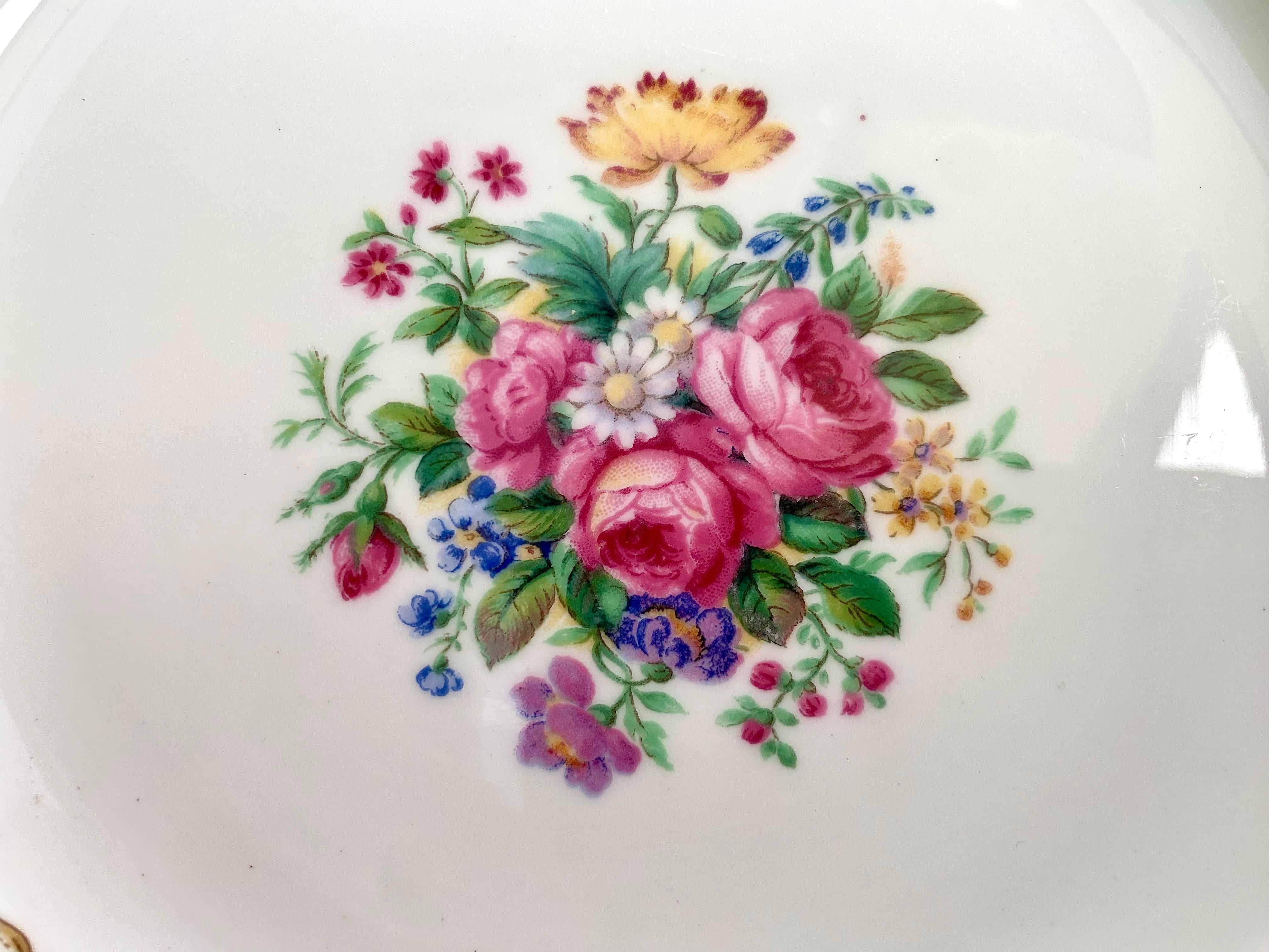 Vintage Bread and Butter Plates Vintage EB Foley England Bone China ‘Montrose’ In Excellent Condition For Sale In Bastogne, BE