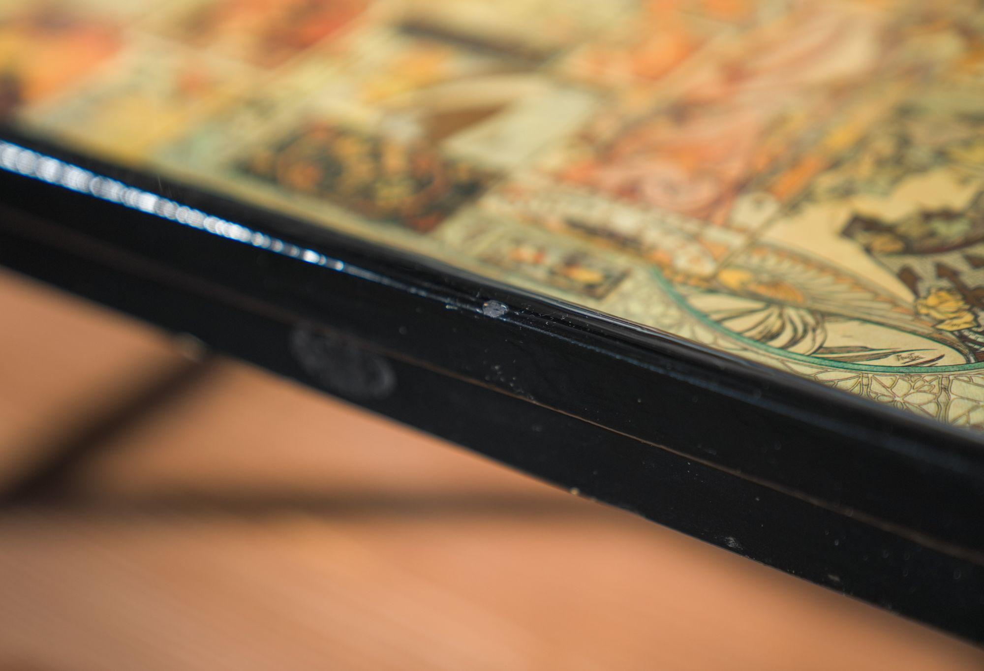 Vintage Breakfast Tray with Folding Legs – 1980s/1990s Functional and Stylish De in vendita 3