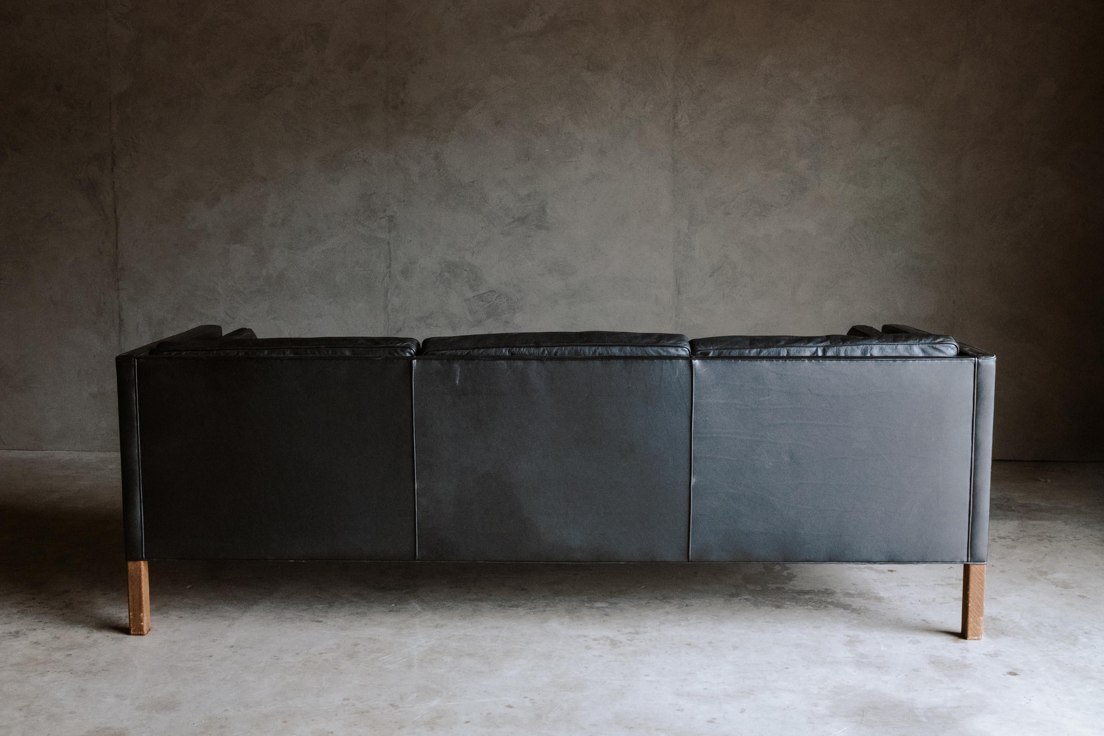 sofa lether