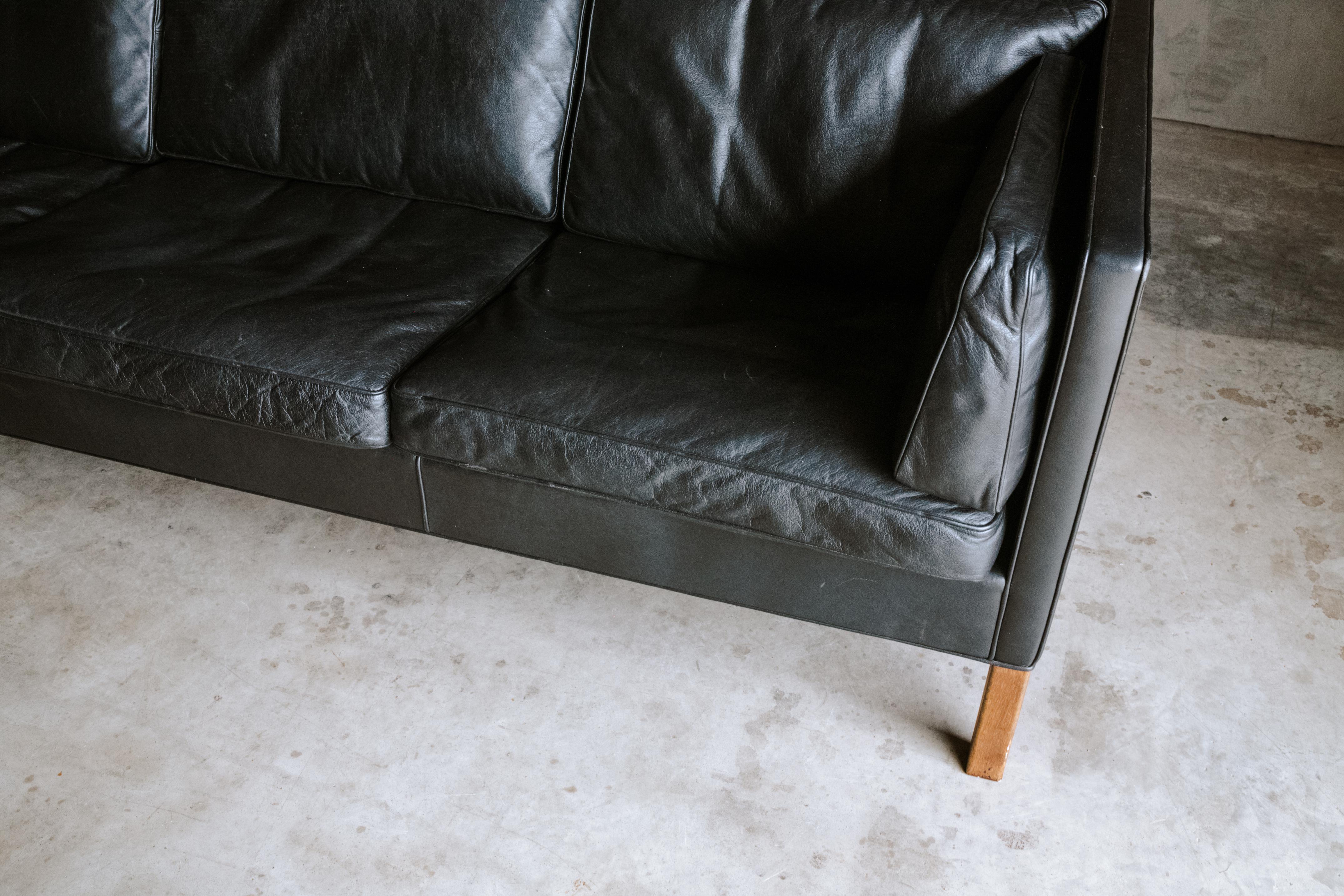 Vintage Børge Mogensen Lether Sofa from Denmark, Circa 1970 In Good Condition In Nashville, TN