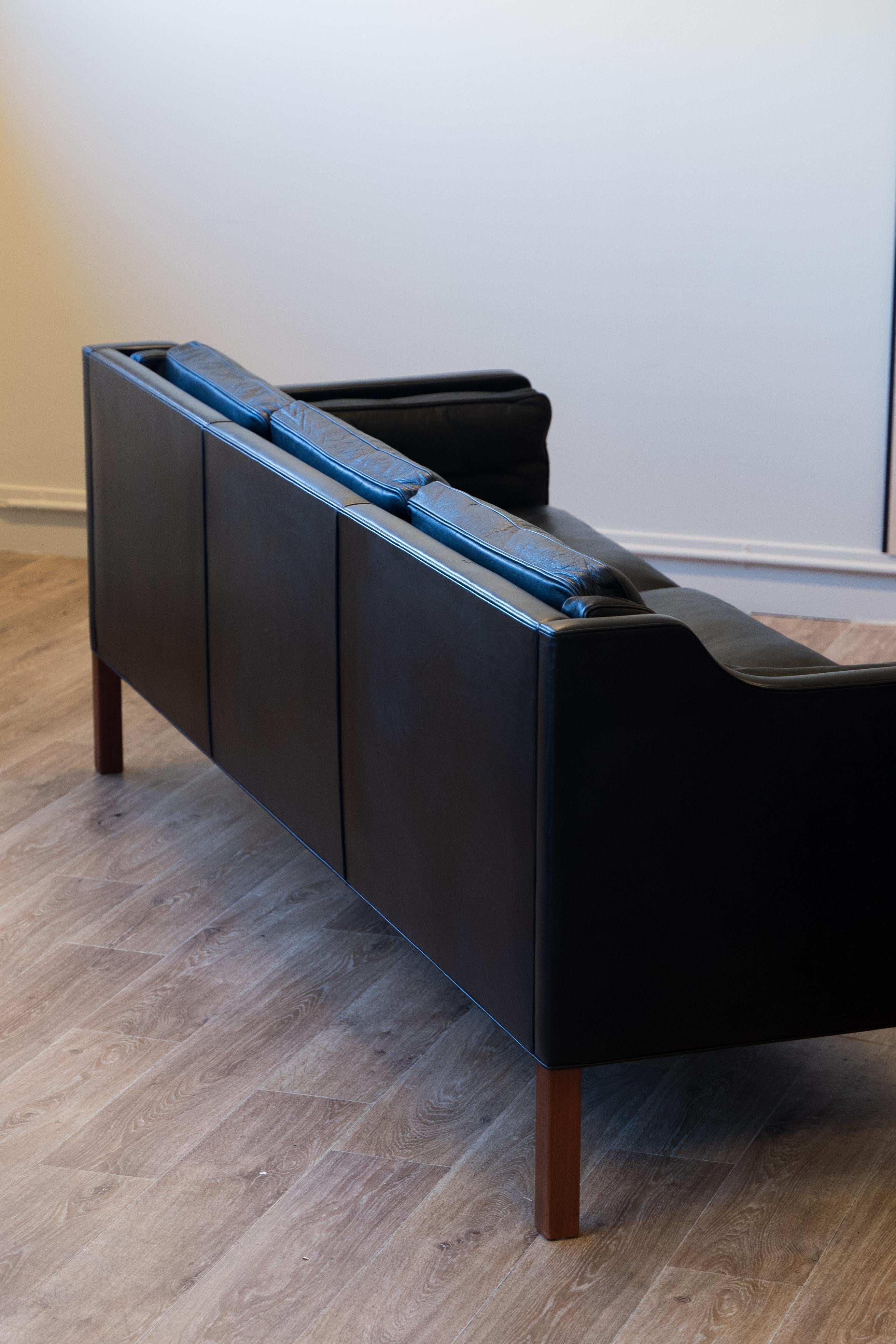 Canapé trois places vintage Børge Mogensen Model 2213 by Fredericia, Danemark en vente 3