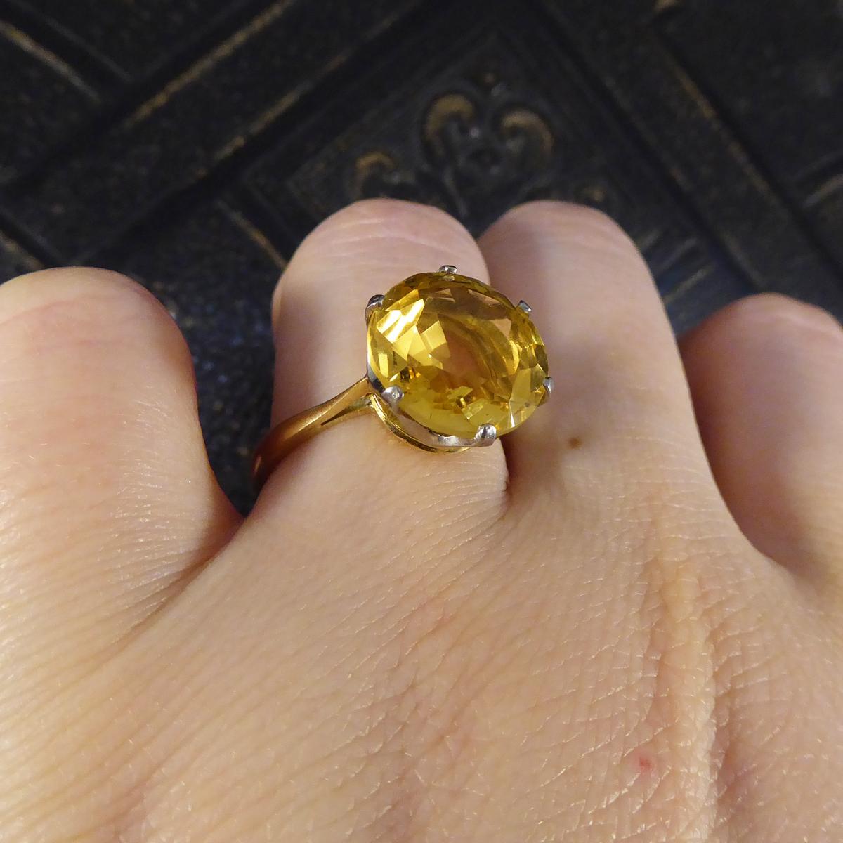 Vintage Bright and Beautiful Citrene Ring in 18ct Gold In Good Condition In Yorkshire, West Yorkshire