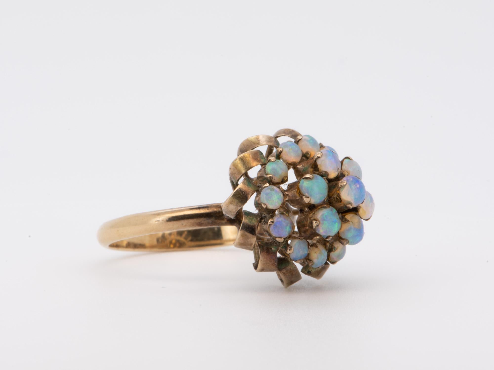 Anillo vintage de ópalo australiano brillante de cúpula alta de oro de 14 quilates R6716 Cabujón en venta