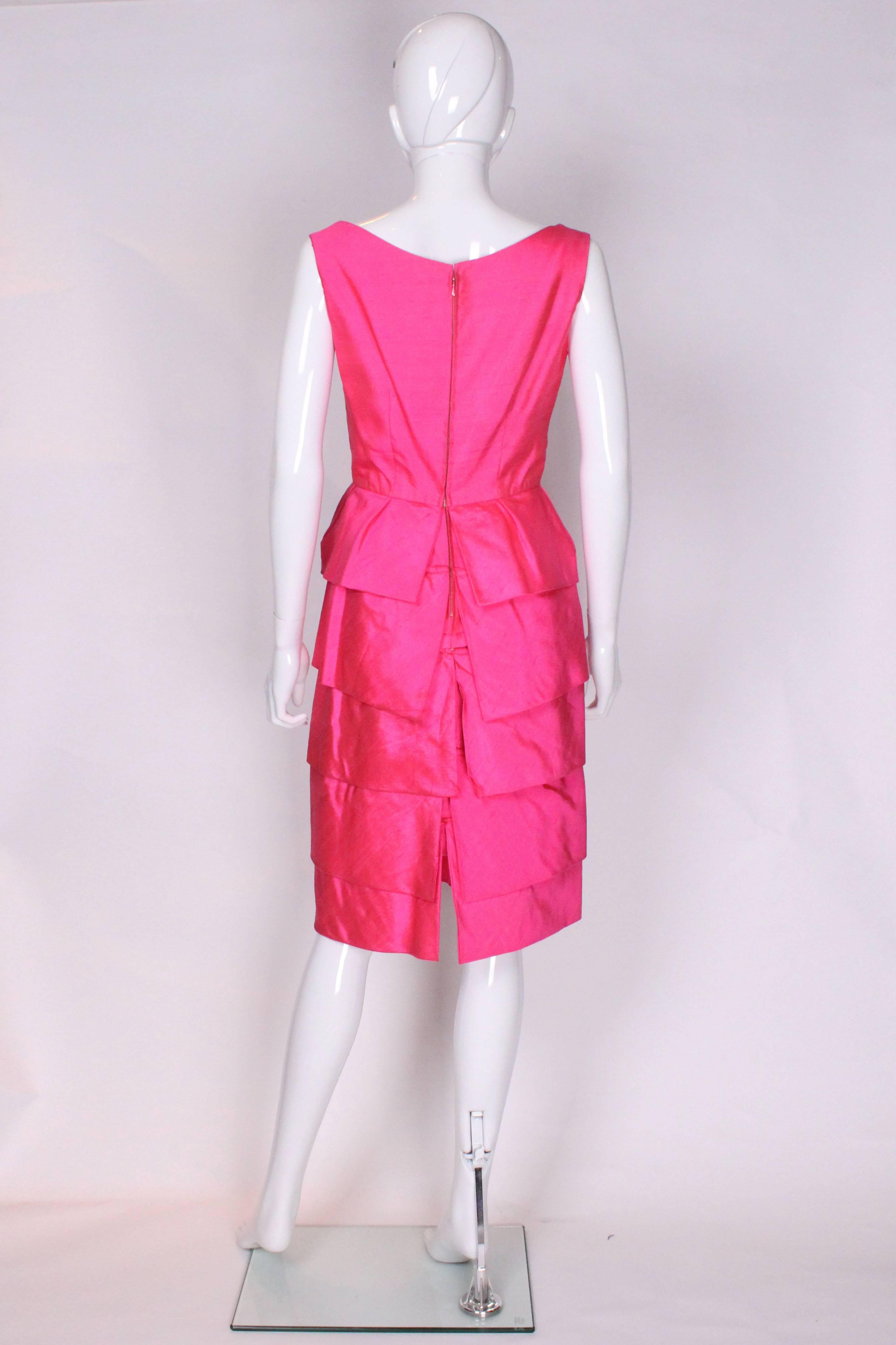 Robe de cocktail vintage en soie brute rose vif Pour femmes en vente