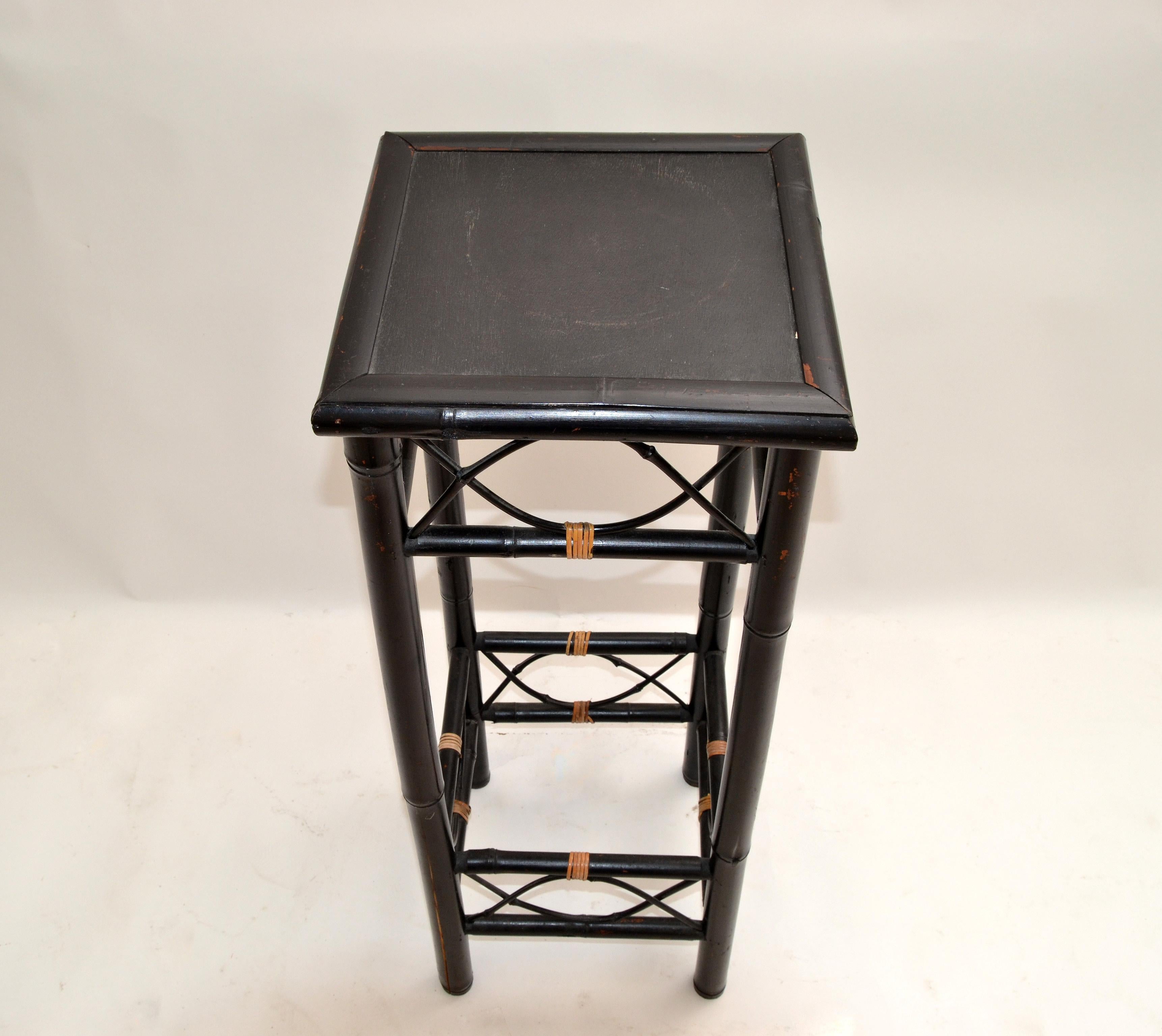 Chinese Chippendale Vintage Brighton Chinoiserie Rattan Bamboo Stand, Side or End Table, Column 1970 For Sale