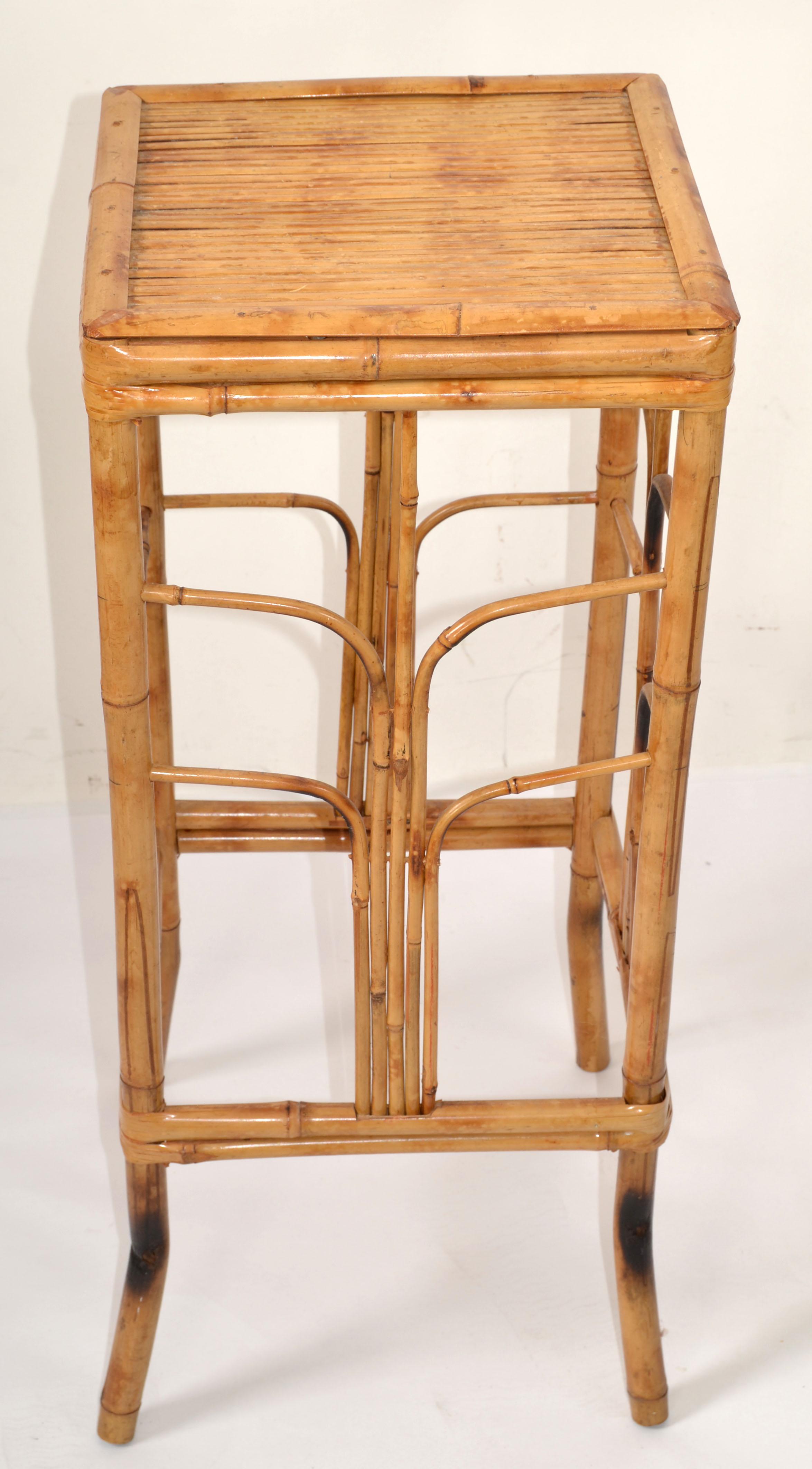 Chinese Chippendale Vintage Brighton Chinoiserie Rattan Burnt Bamboo Plant Stand Side Table Column  For Sale
