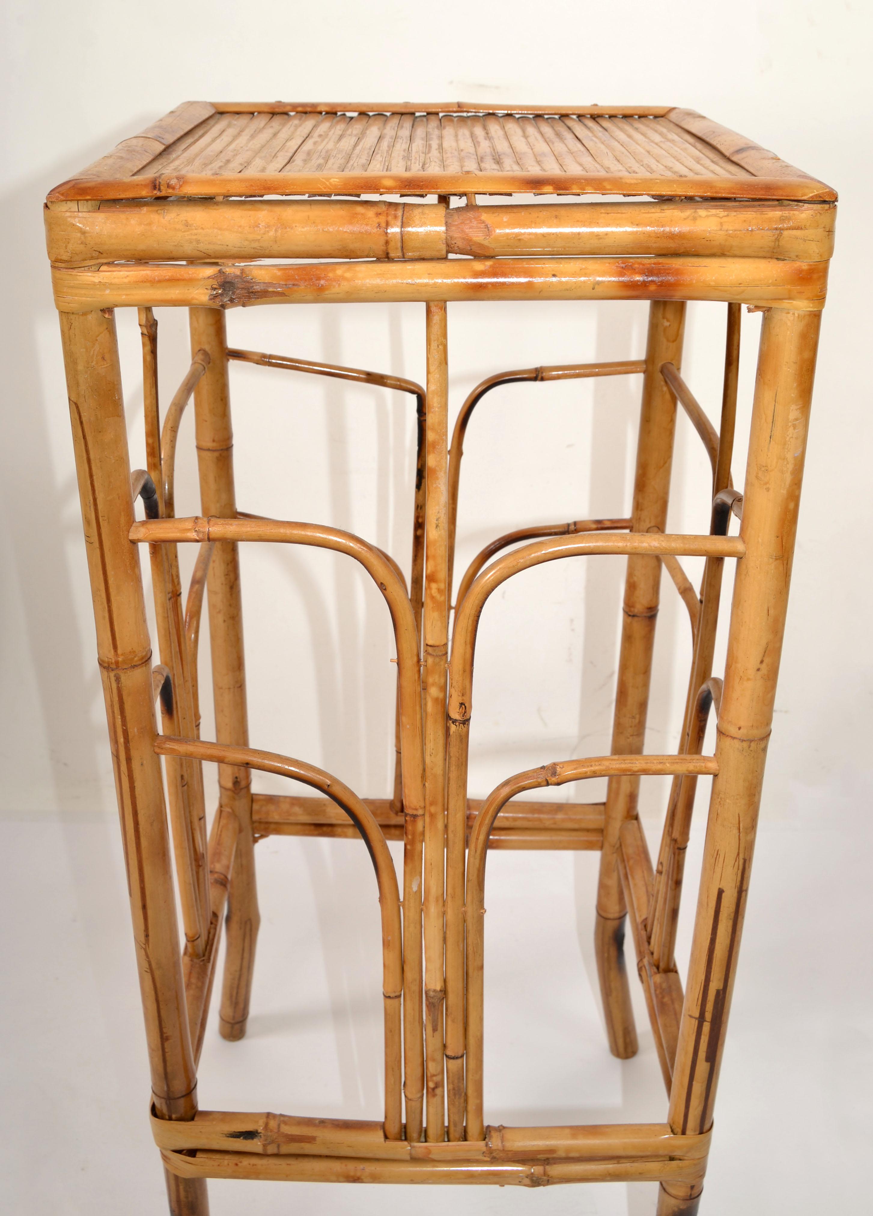 Vintage Brighton Chinoiserie Rattan Burnt Bamboo Plant Stand Side Table Column  For Sale 1