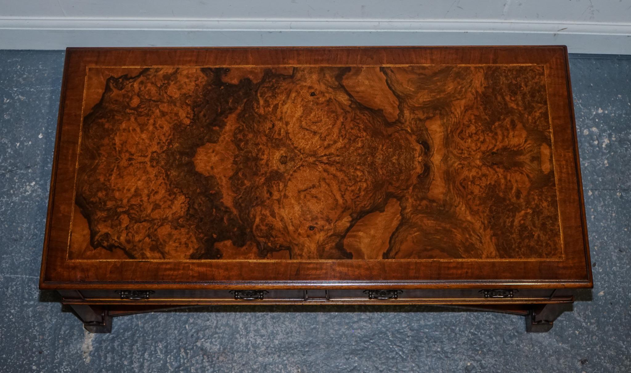 Table de coiffeuse NETTLEBED BURR WALNUT VINTAGE BRIGHTS OF NETTLEBED BURR WALNUT avec deux rallonges en vente 3