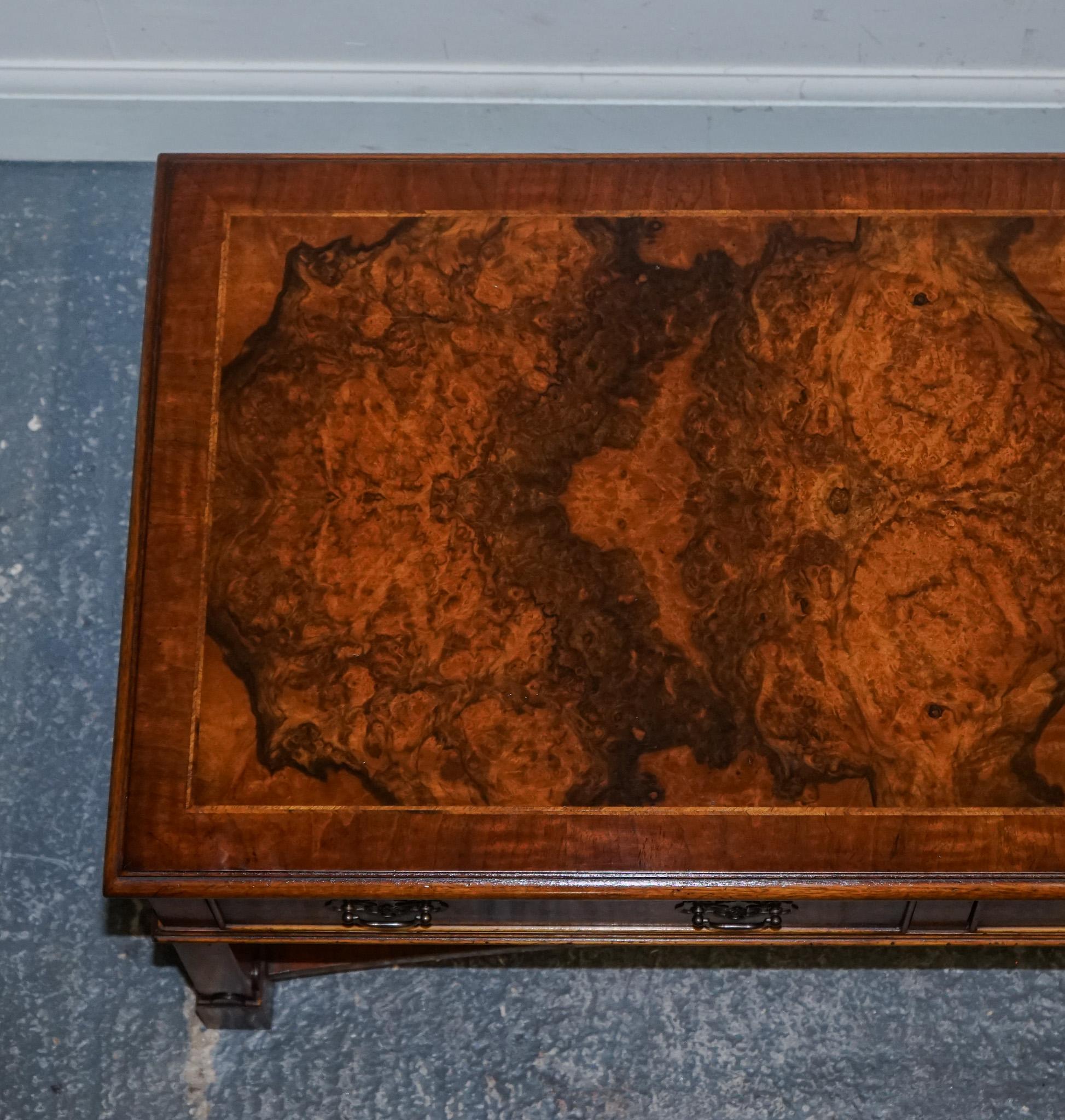 Table de coiffeuse NETTLEBED BURR WALNUT VINTAGE BRIGHTS OF NETTLEBED BURR WALNUT avec deux rallonges en vente 4