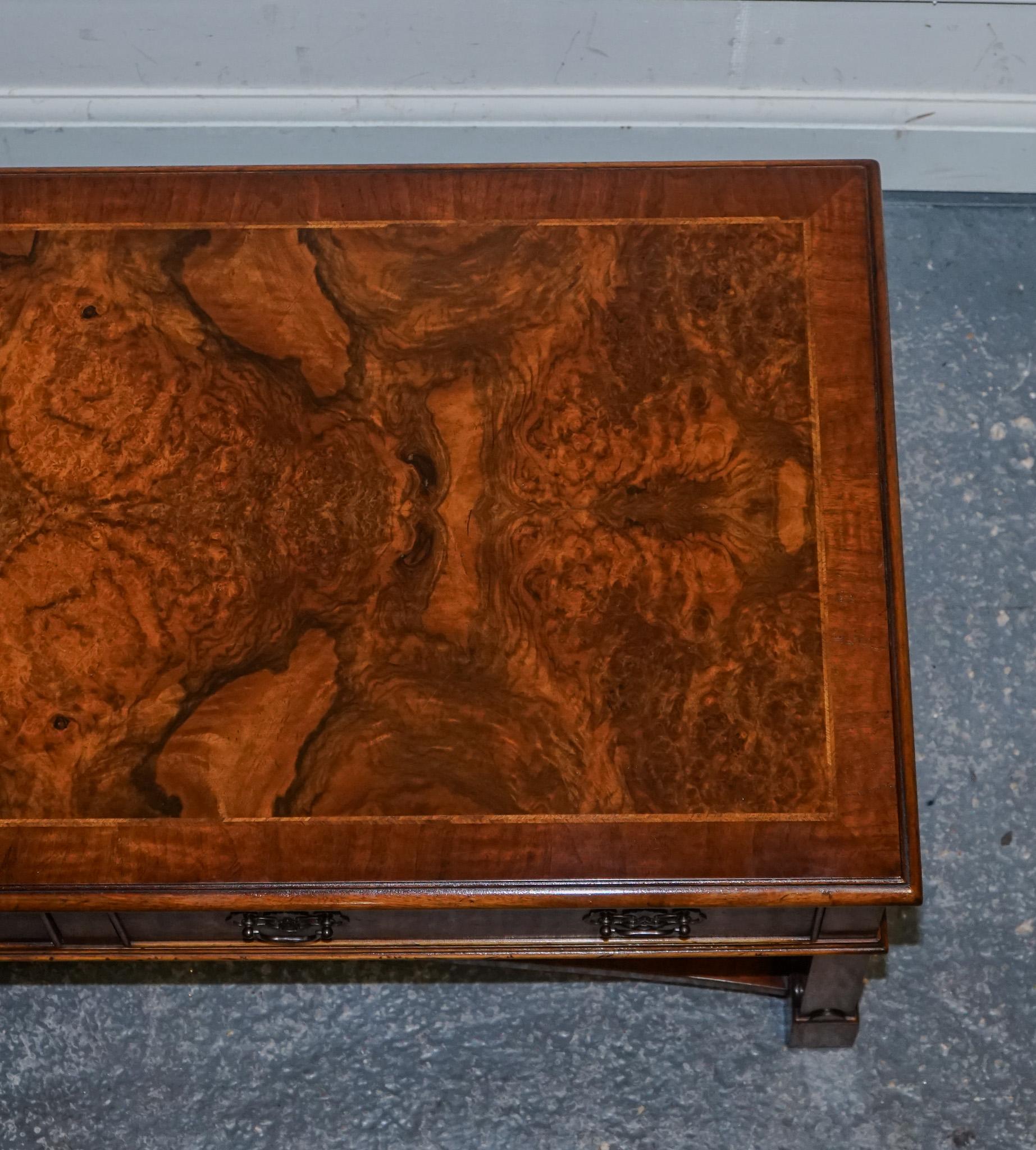 Table de coiffeuse NETTLEBED BURR WALNUT VINTAGE BRIGHTS OF NETTLEBED BURR WALNUT avec deux rallonges en vente 5
