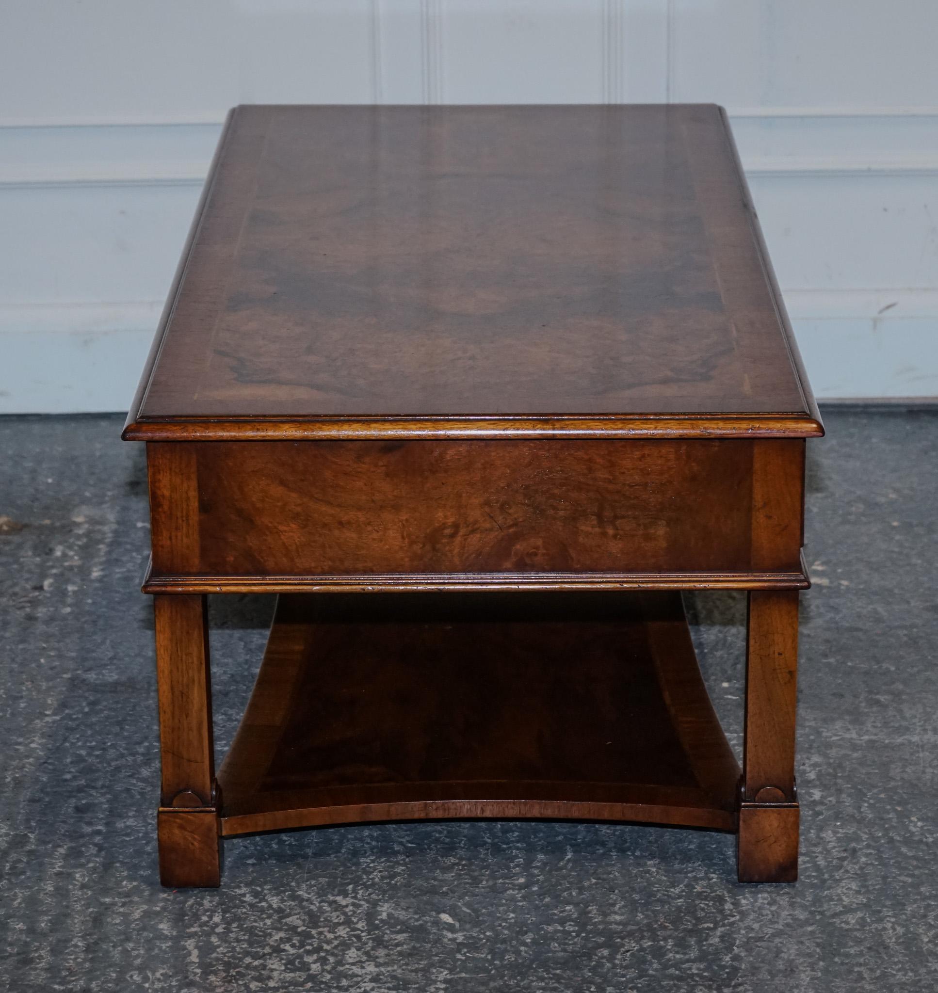 Table de coiffeuse NETTLEBED BURR WALNUT VINTAGE BRIGHTS OF NETTLEBED BURR WALNUT avec deux rallonges en vente 8