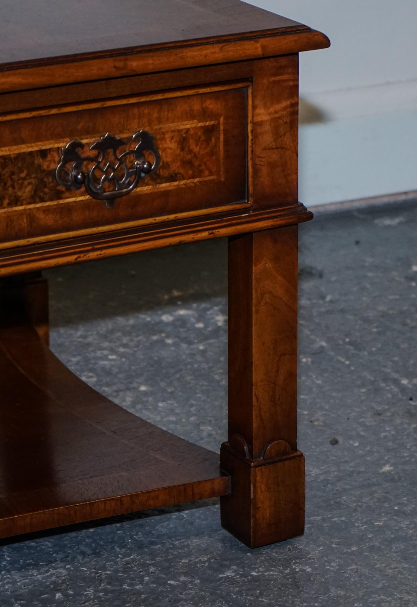 Table de coiffeuse NETTLEBED BURR WALNUT VINTAGE BRIGHTS OF NETTLEBED BURR WALNUT avec deux rallonges en vente 2