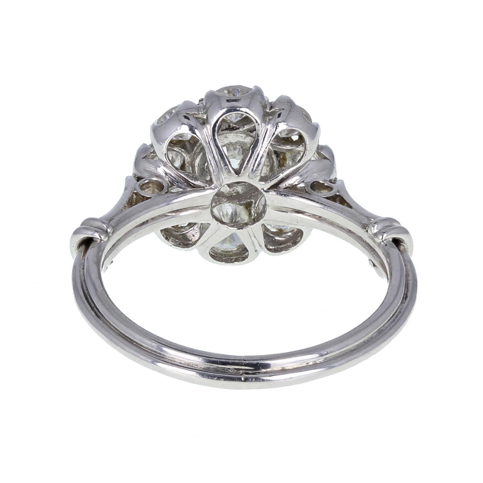 Vintage Brilliant Cut Diamond Daisy Cluster Ring In Excellent Condition For Sale In Newcastle Upon Tyne, GB