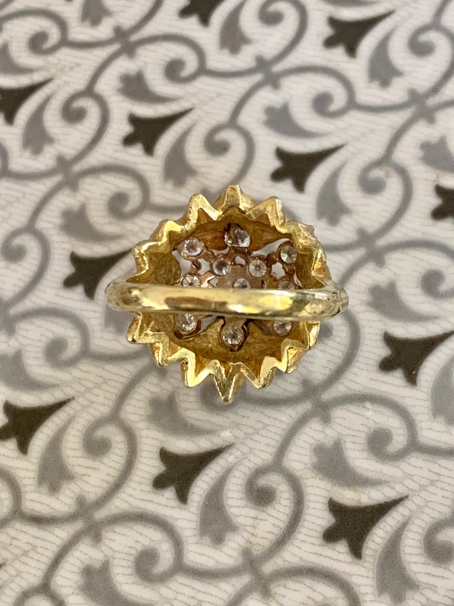Vintage Brilliant Cut Diamond Floral Dome 18 Karat Yellow Gold Ring In Good Condition For Sale In St. Louis Park, MN