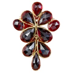 Vintage Briolette Almandine Garnet Brooch in 14 Carat Gold, circa 1930 - 1950