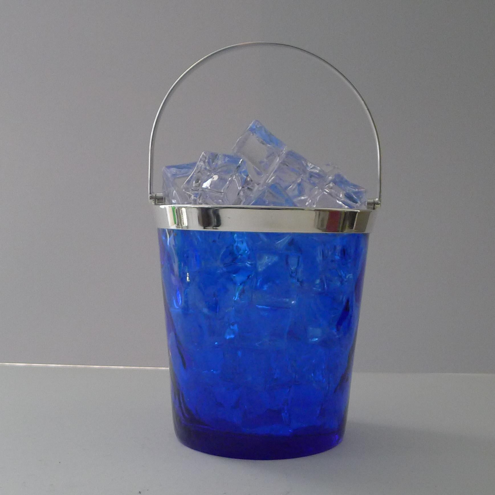 Seau à glace en verre bleu Bristol vintage, vers 1930 en vente 1