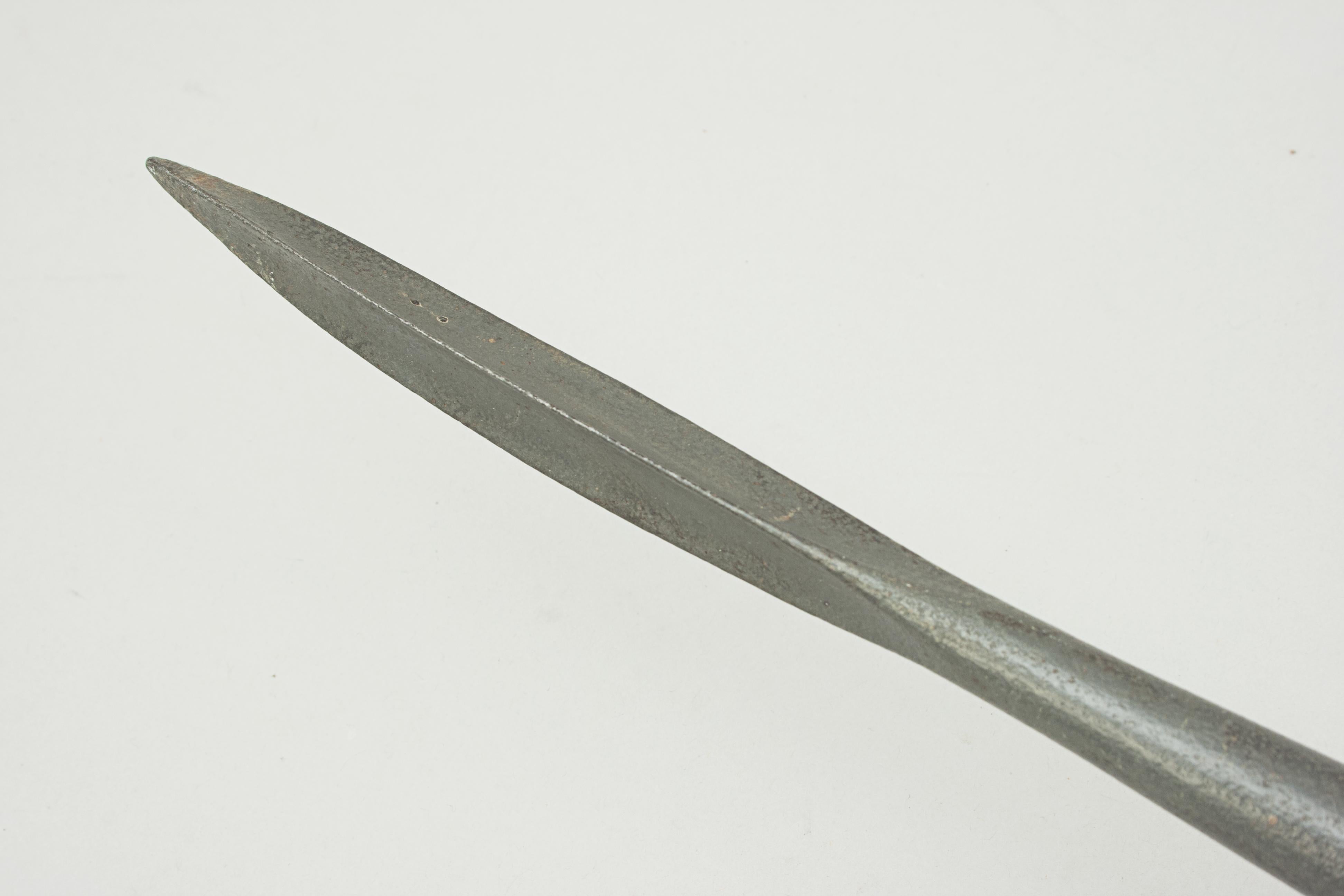 Vintage British 1868 Pattern Cavalry Lance In Good Condition In Oxfordshire, GB