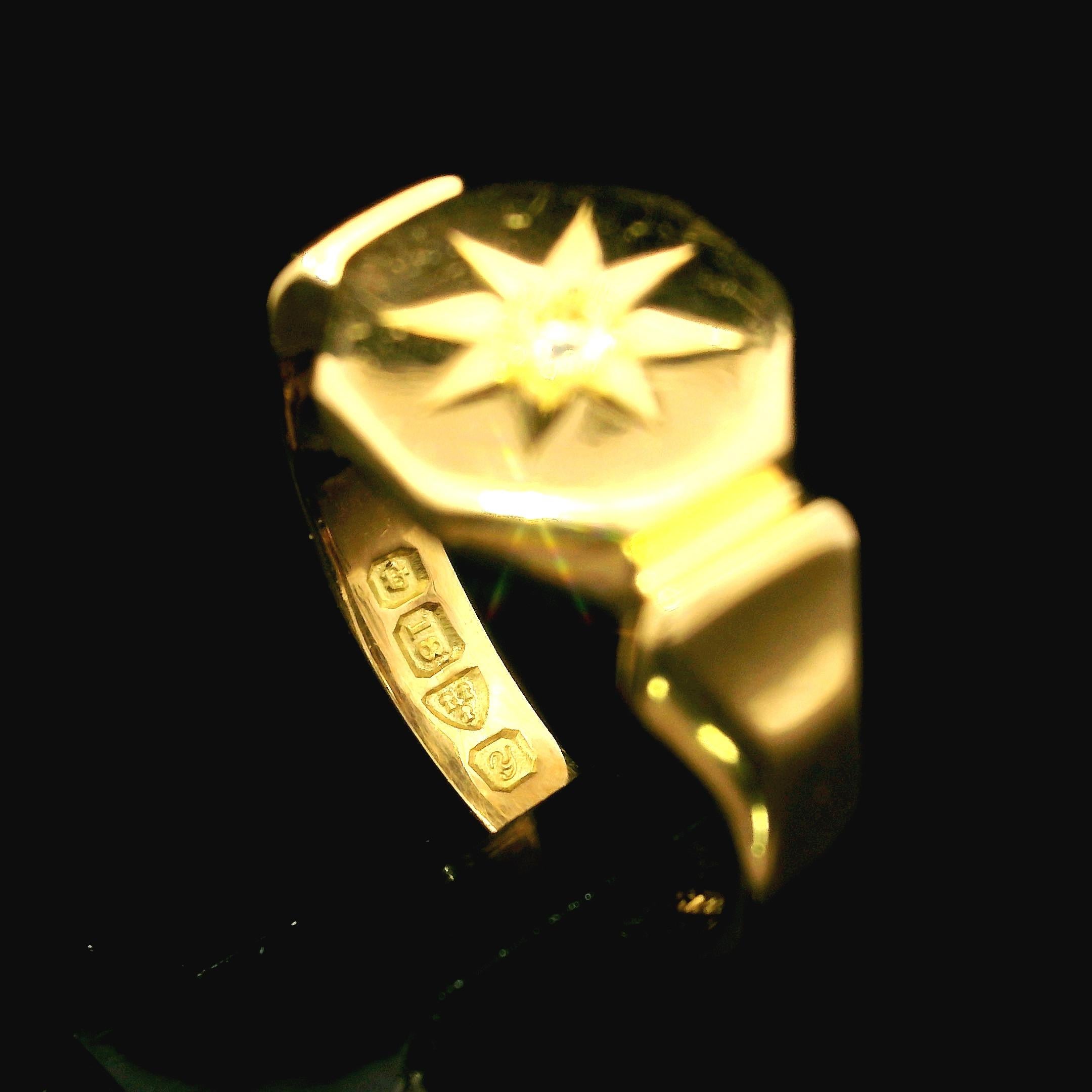 Vintage British 18k Yellow Gold Star Pave Diamond Hexagonal Signet Band Ring 5