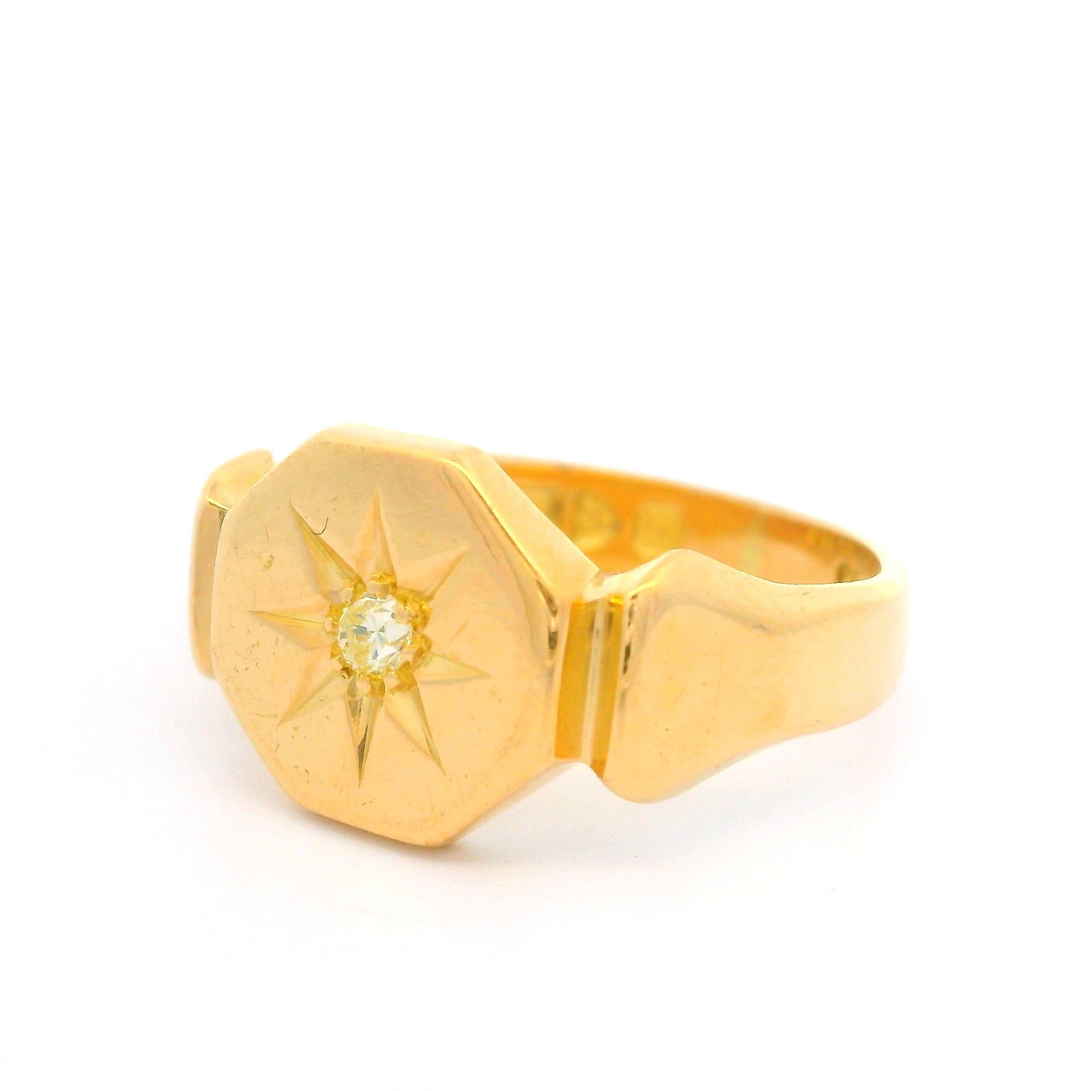 Vintage British 18k Yellow Gold Star Pave Diamond Hexagonal Signet Band Ring 8
