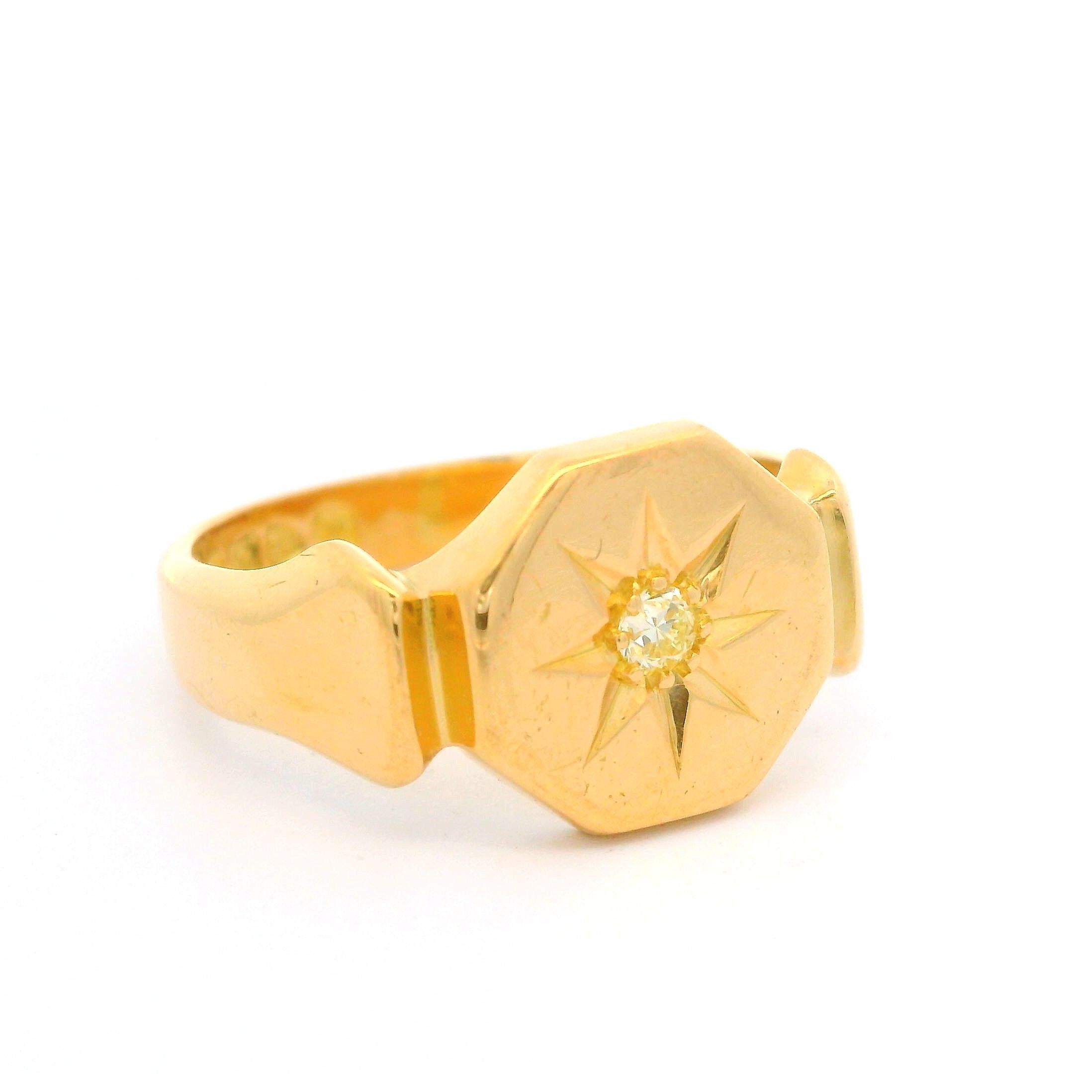 Vintage British 18k Yellow Gold Star Pave Diamond Hexagonal Signet Band Ring 9