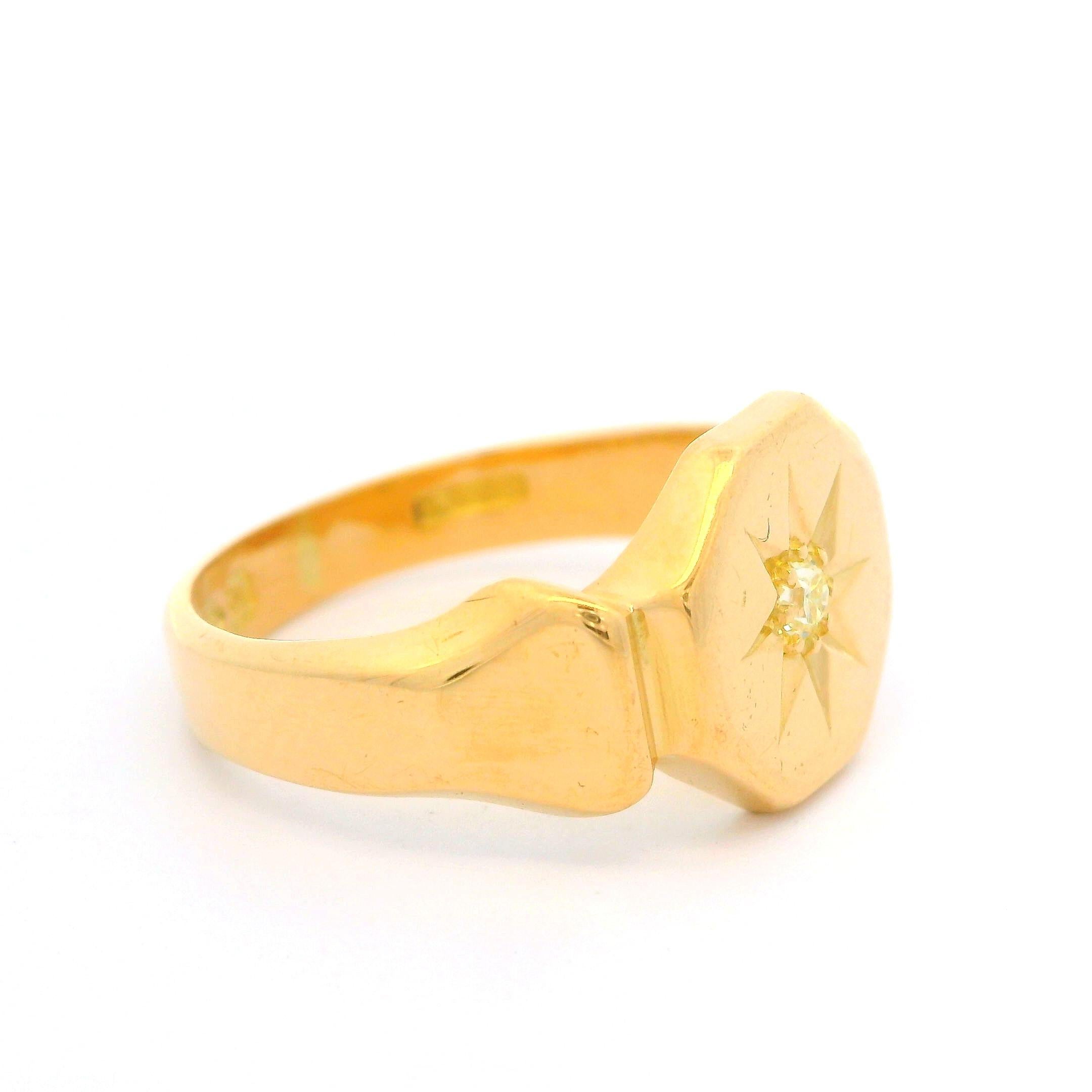 Vintage British 18k Yellow Gold Star Pave Diamond Hexagonal Signet Band Ring 10