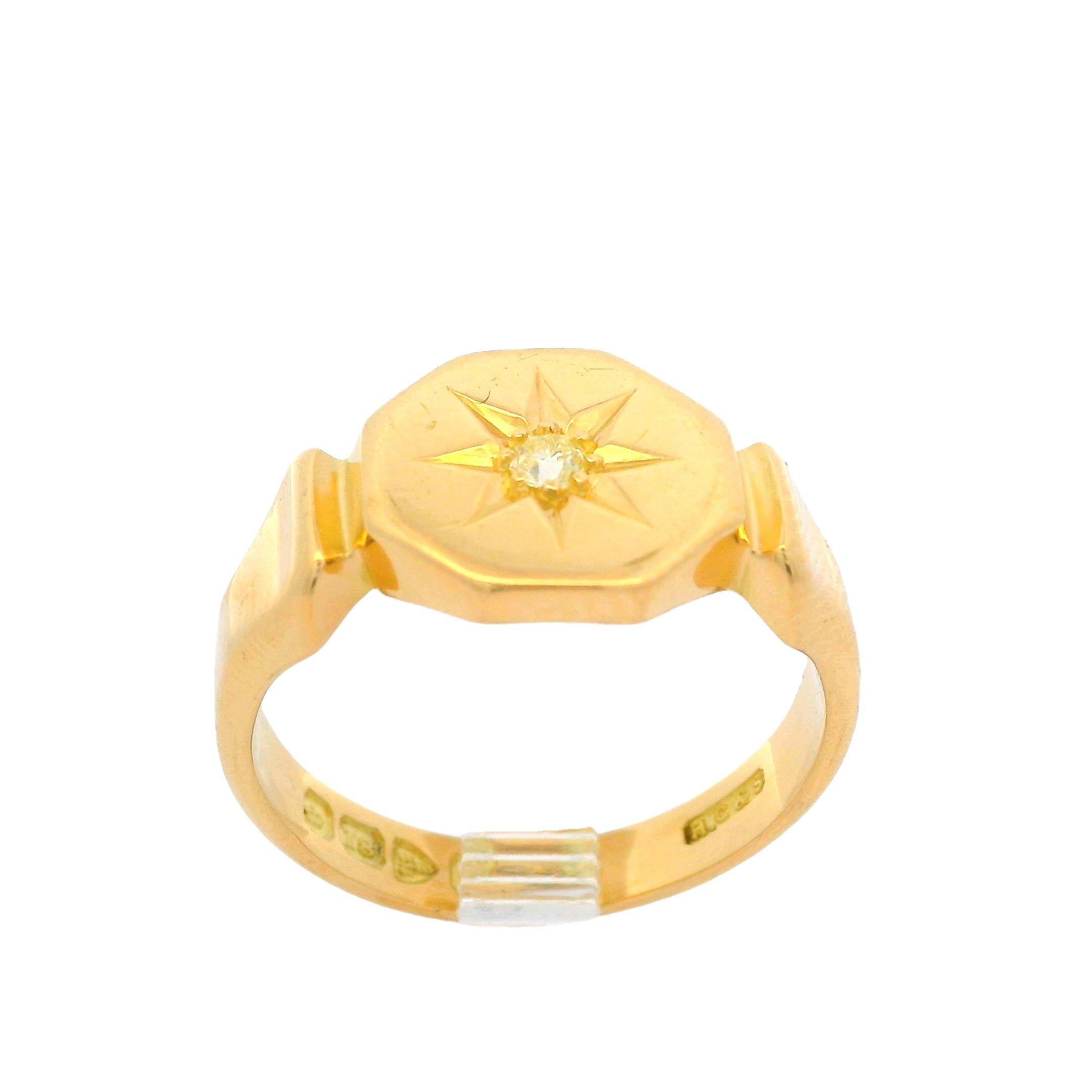 Vintage British 18k Yellow Gold Star Pave Diamond Hexagonal Signet Band Ring 11