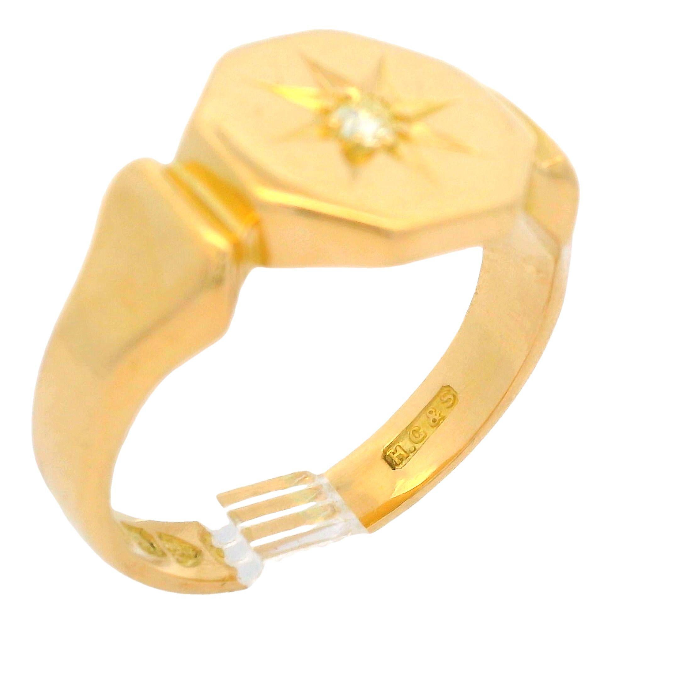 Vintage British 18k Yellow Gold Star Pave Diamond Hexagonal Signet Band Ring 12