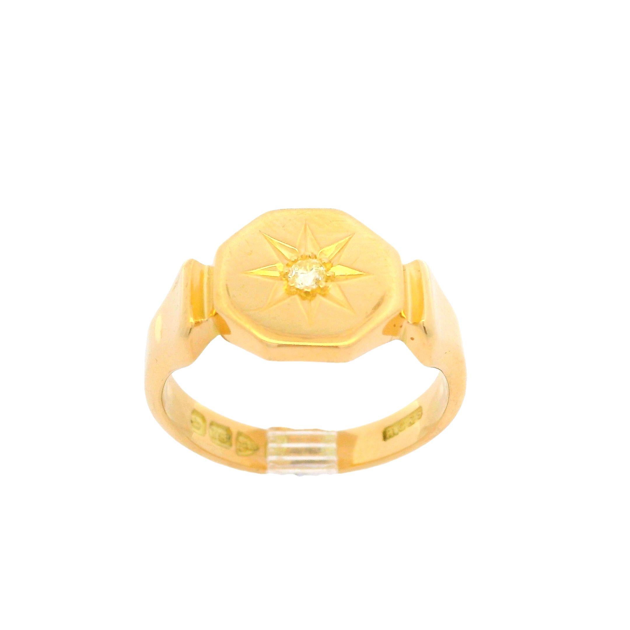 Vintage British 18k Yellow Gold Star Pave Diamond Hexagonal Signet Band Ring 14