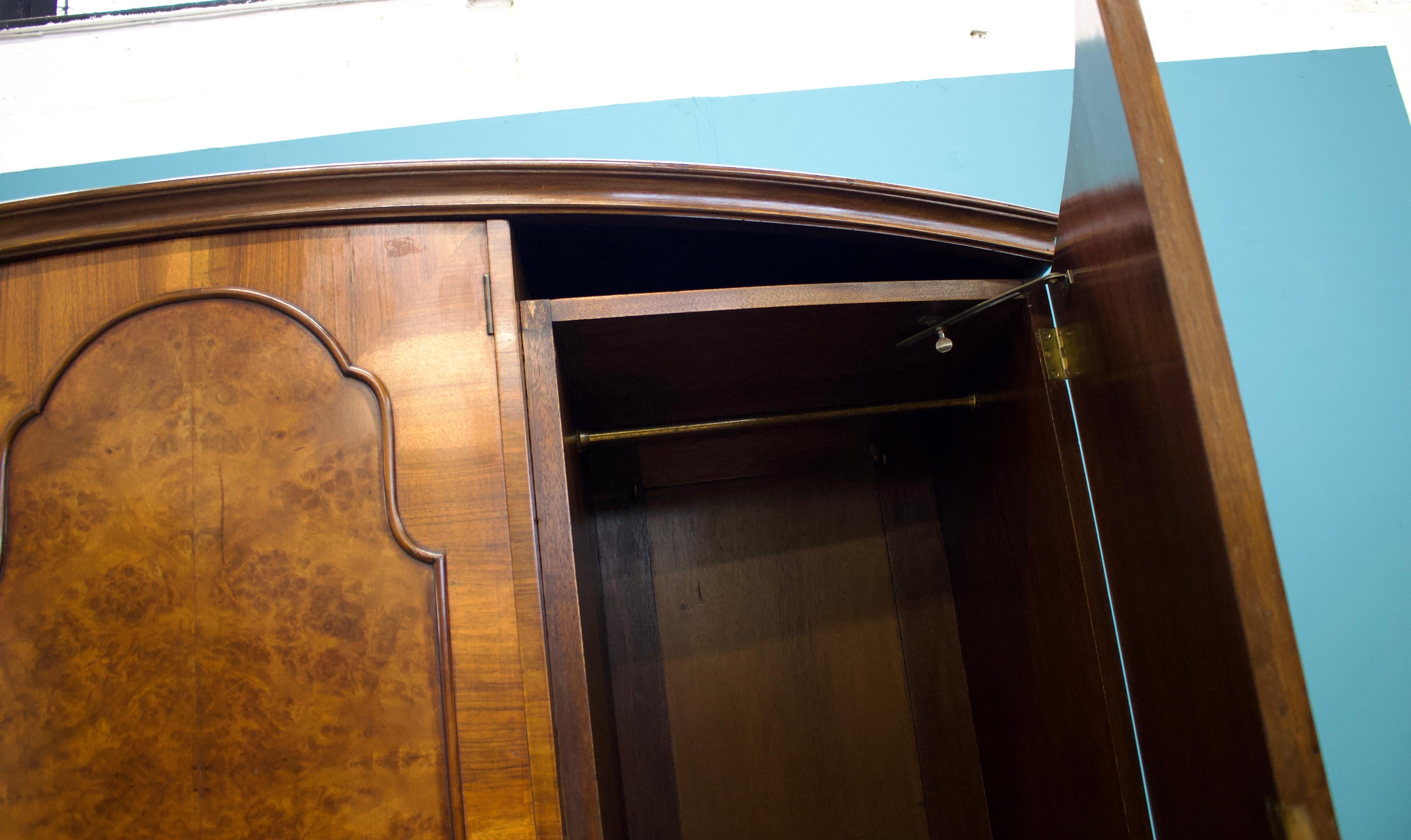 Vintage British Burr Compactum Walnut Wardrobe, 1920s in vendita 2