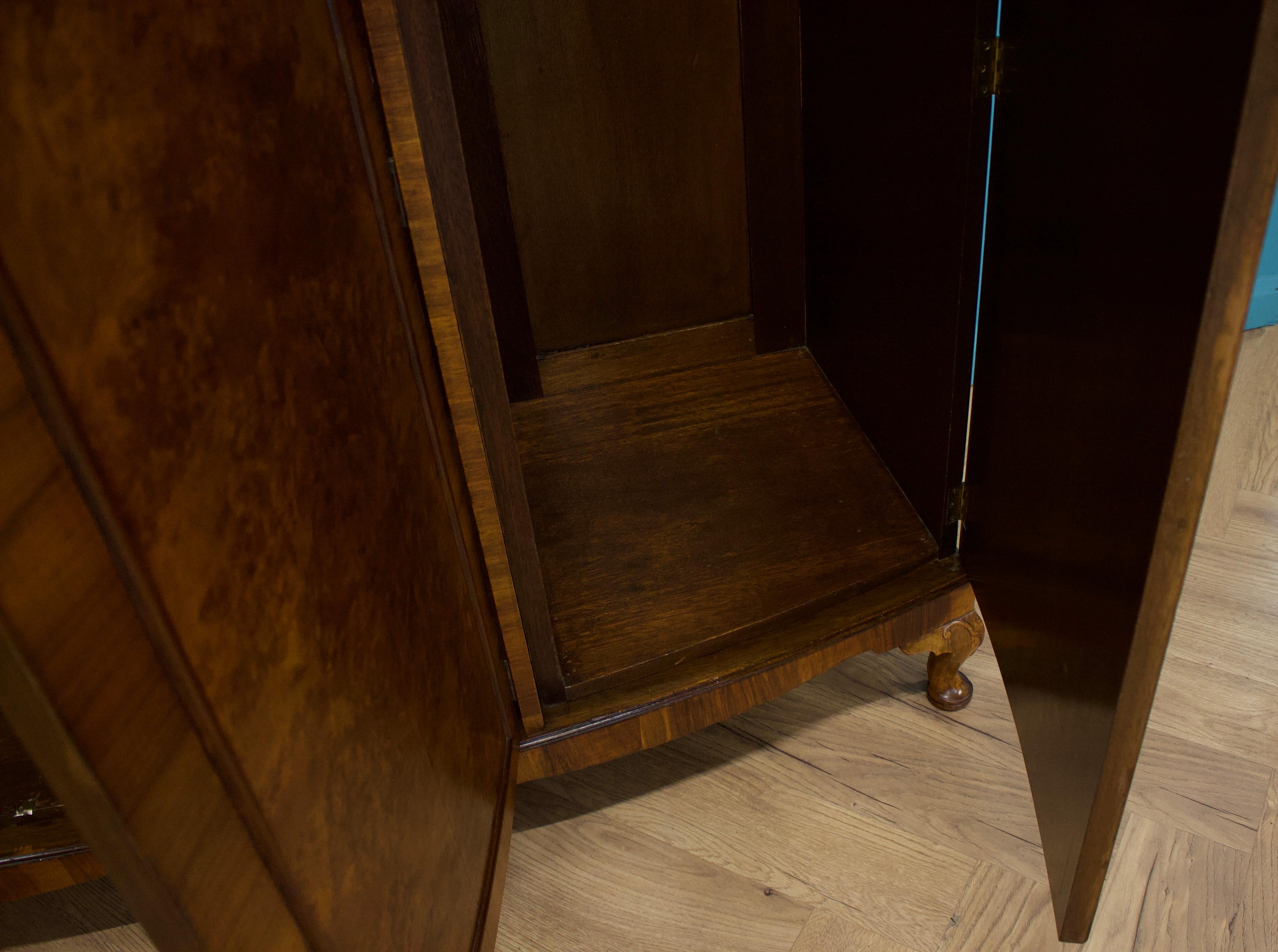 Vintage British Burr Compactum Walnut Wardrobe, 1920s in vendita 3