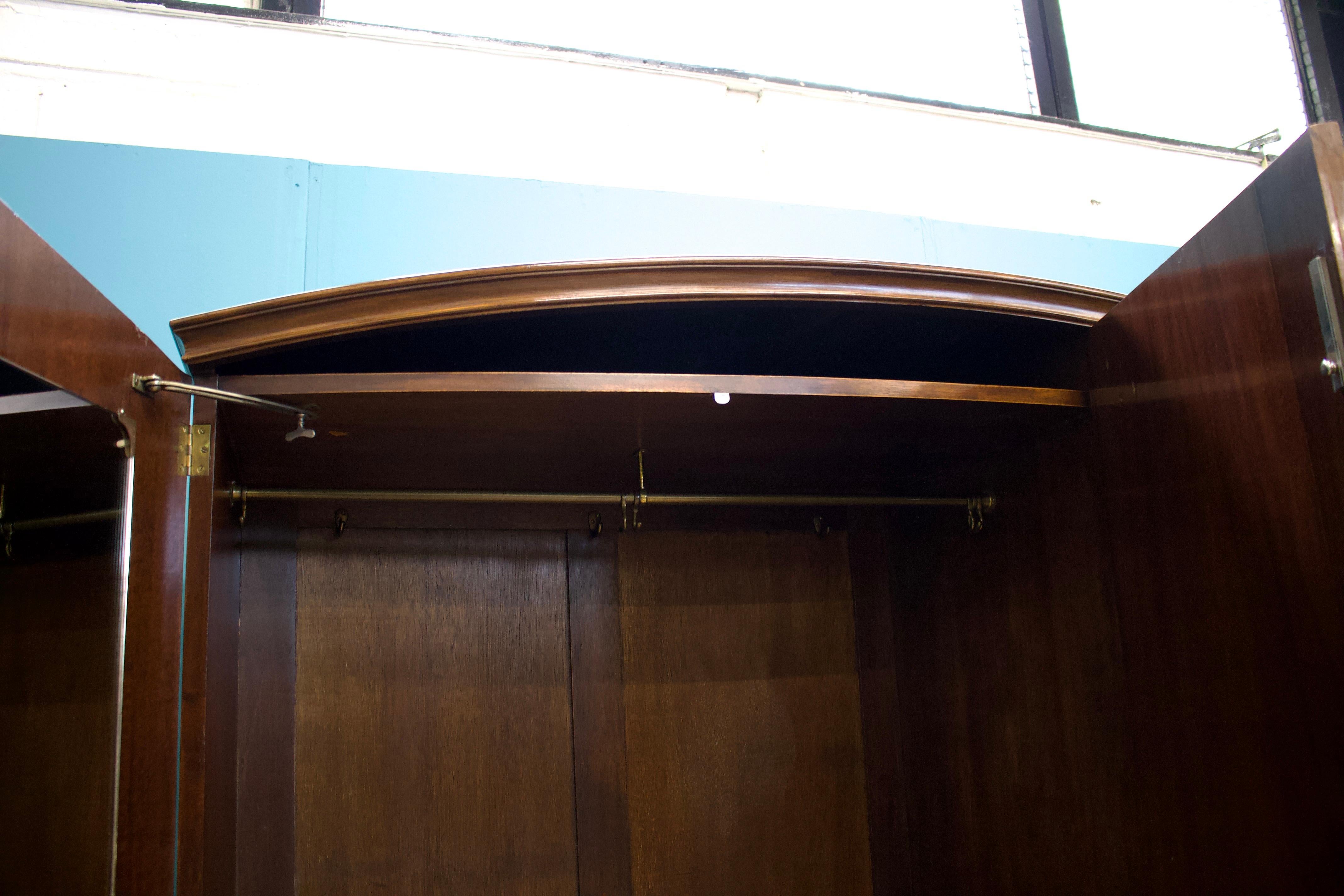 Vintage British Burr Compactum Walnut Wardrobe, 1920s in vendita 4