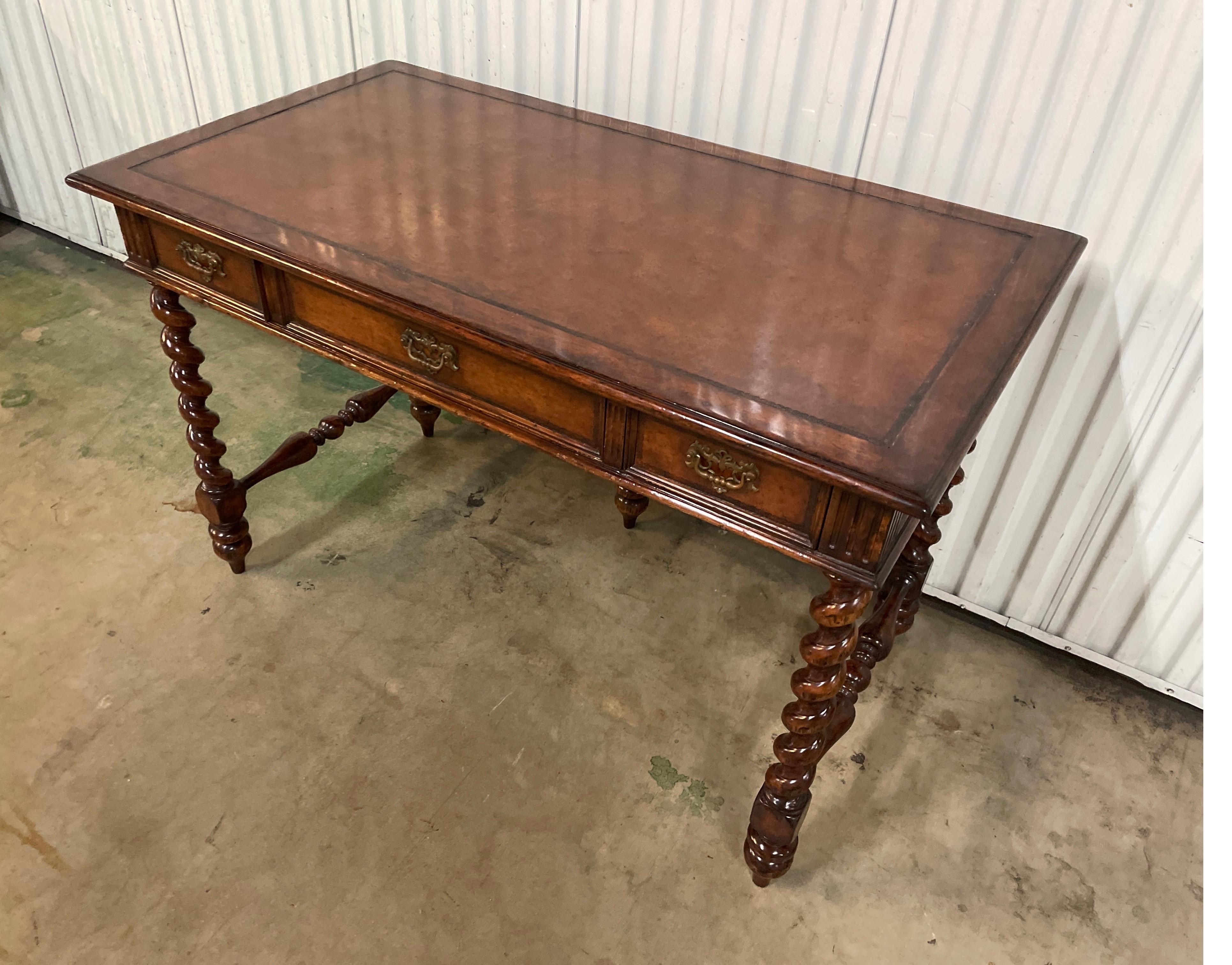 Vintage British Colonial Barley Twist Leg Leather Top Desk In Good Condition In West Palm Beach, FL