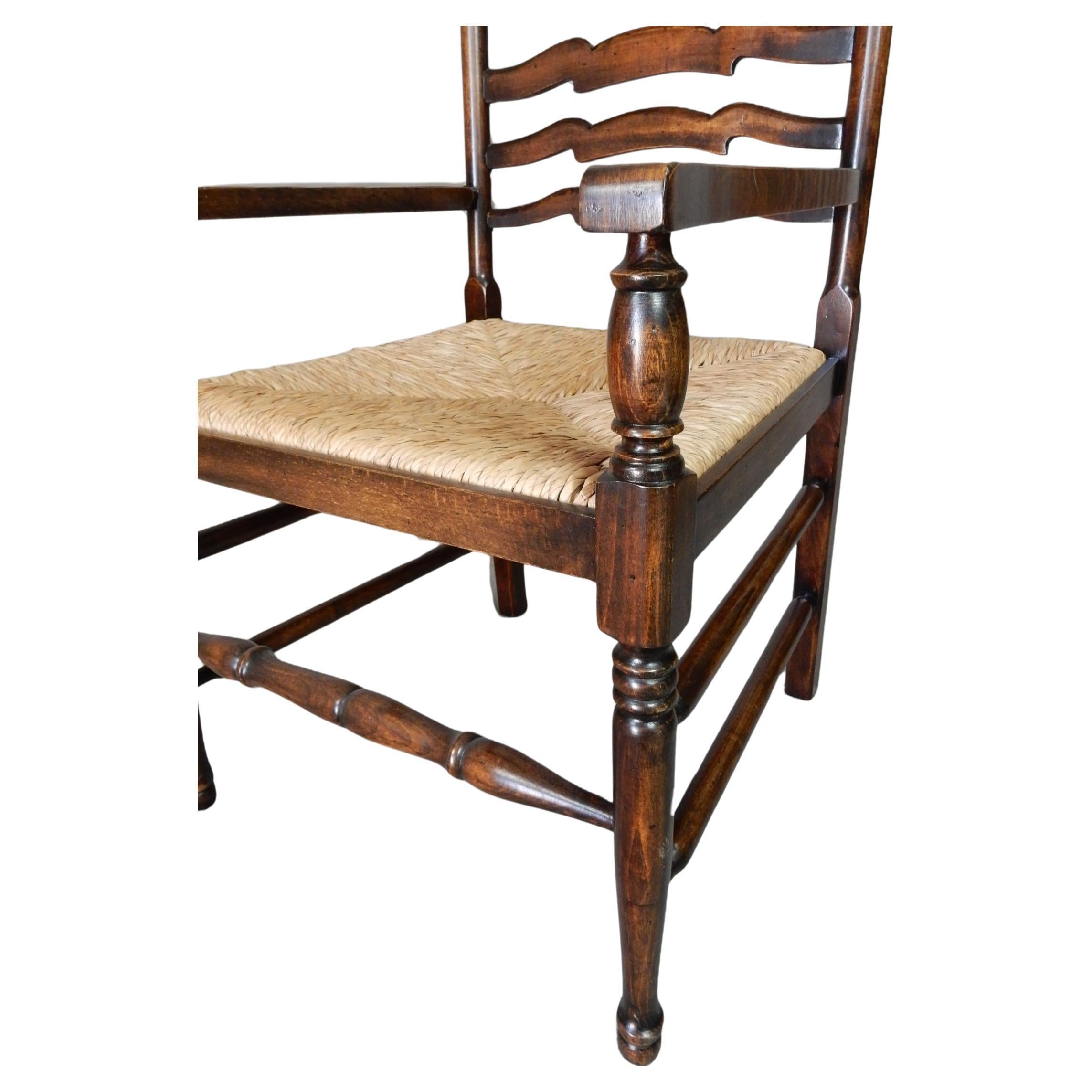 Milieu du XXe siècle Paire de fauteuils vintage British Colonial Plantation à dossier en échelle en vente